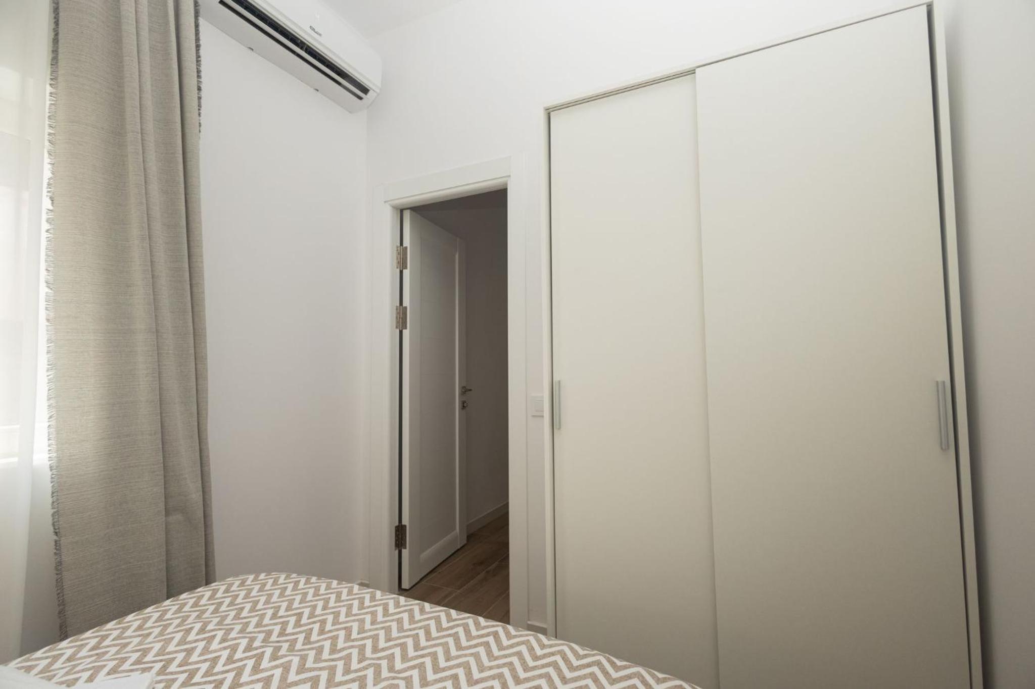 Apartamento de una habitación con balcón