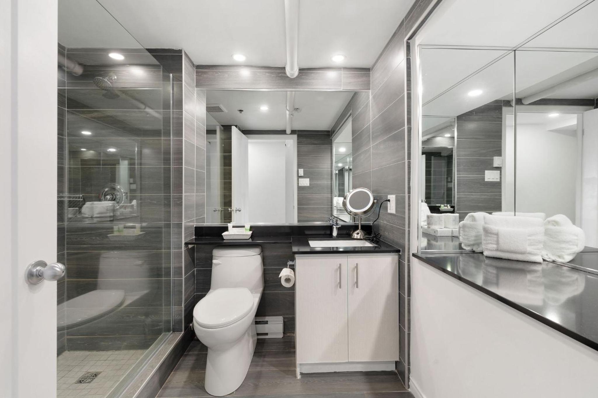 Superior Suite / Full Kitchen / Animals Not Permitted - Photo 3