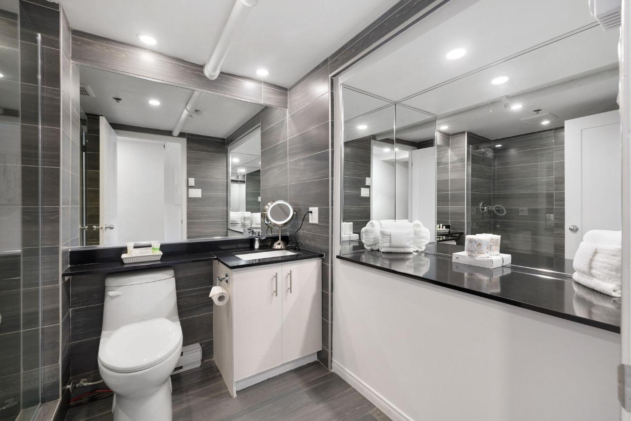 Superior Suite / Full Kitchen / Animals Not Permitted - Photo 15