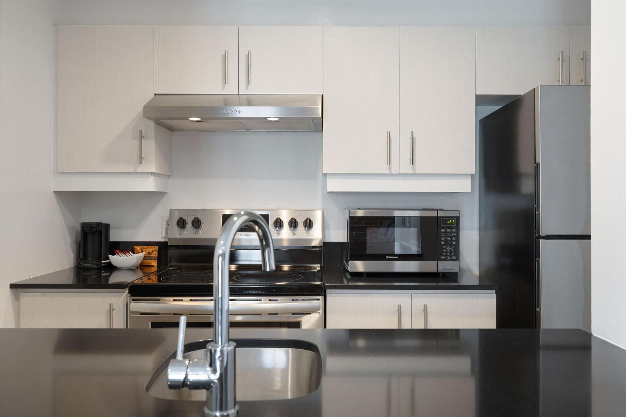 Superior Suite / Full Kitchen / Animals Not Permitted - Photo 2