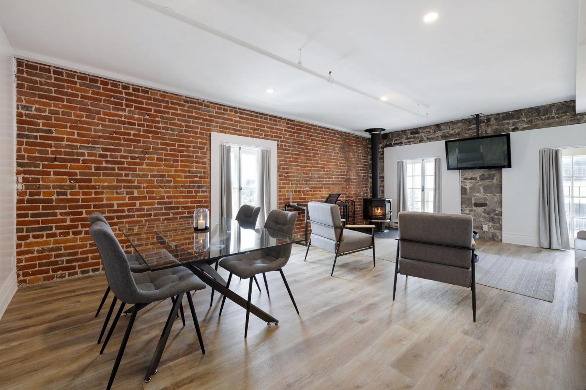 Superior Suite / Full Kitchen / Animals Not Permitted - Photo 12