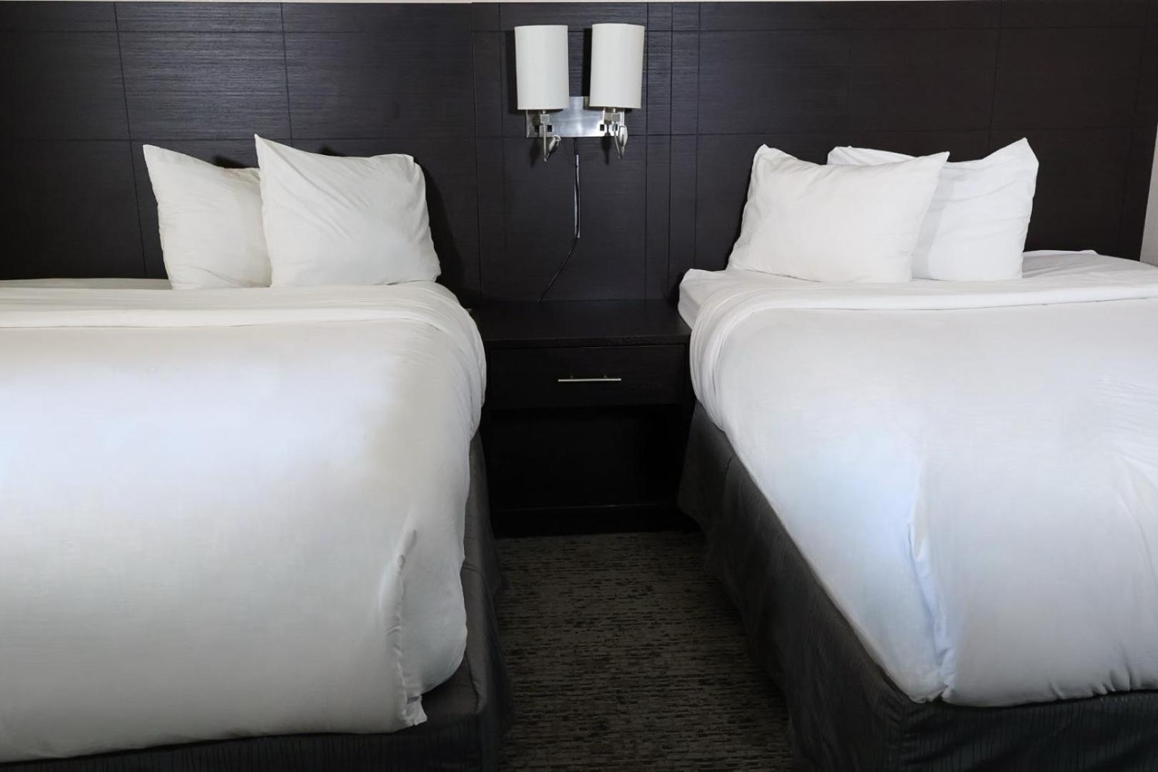 Queen Room with Two Queen Beds - Photo 2