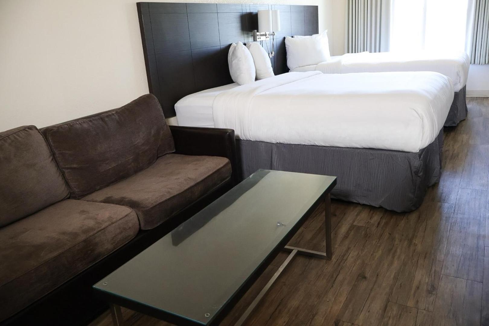 Junior Suite with Two Queen Beds - Photo 6