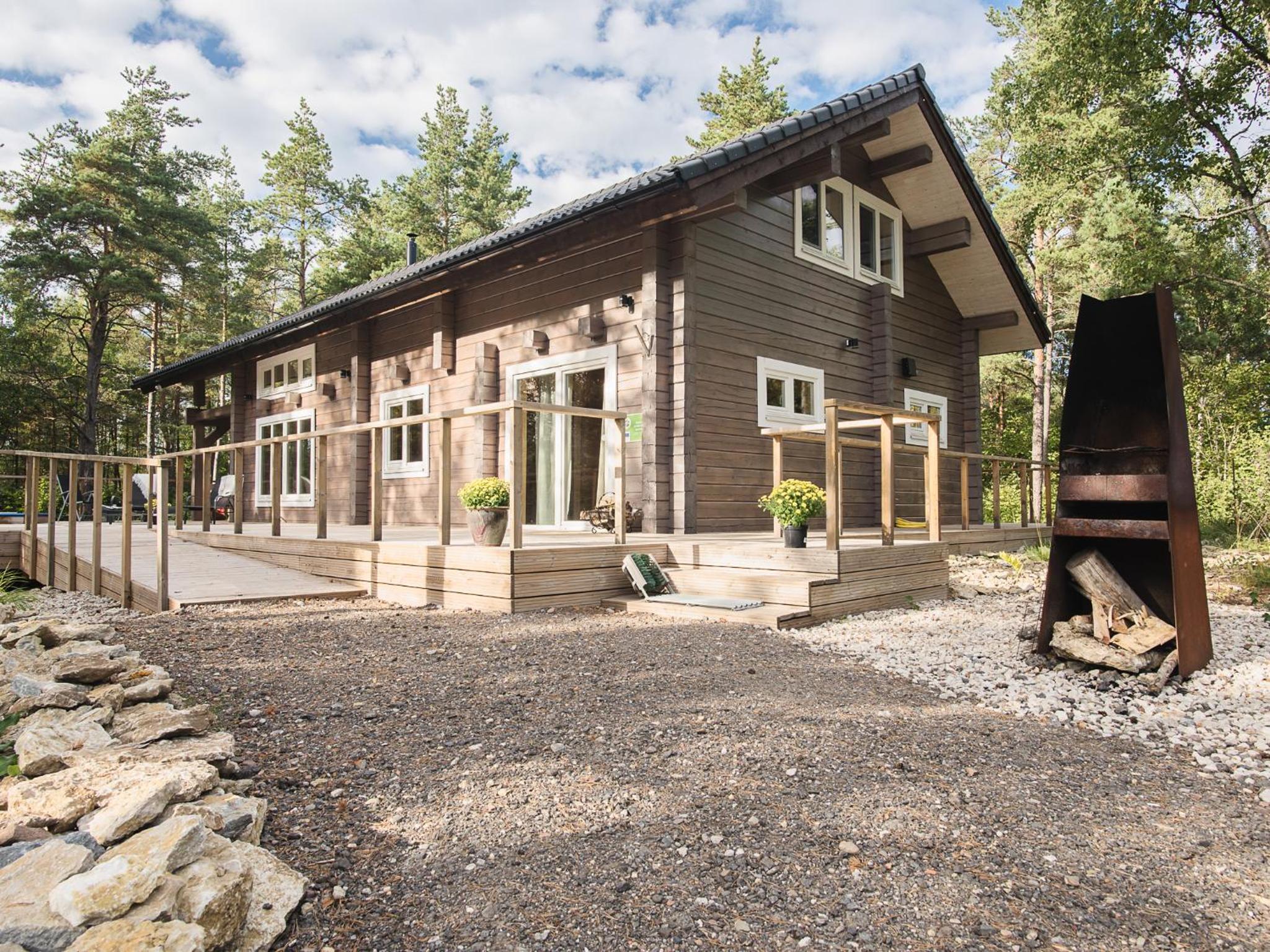 Four-Bedroom House - Photo 20
