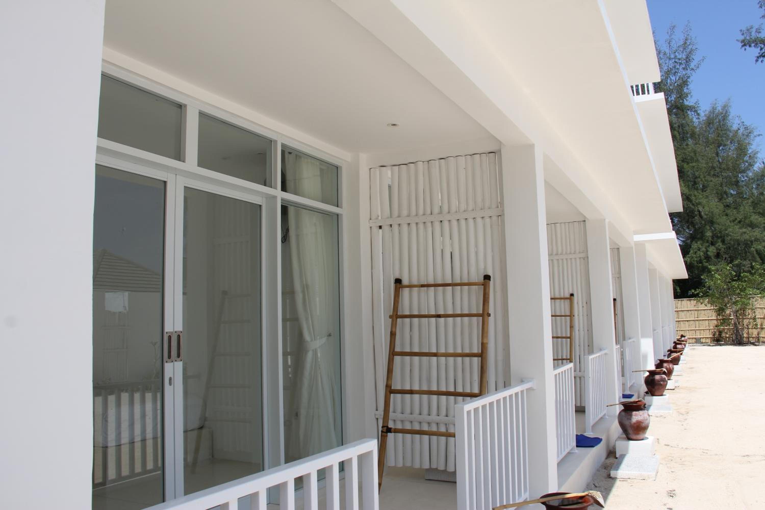 Standard Twin Room with Balcony - Photo 10