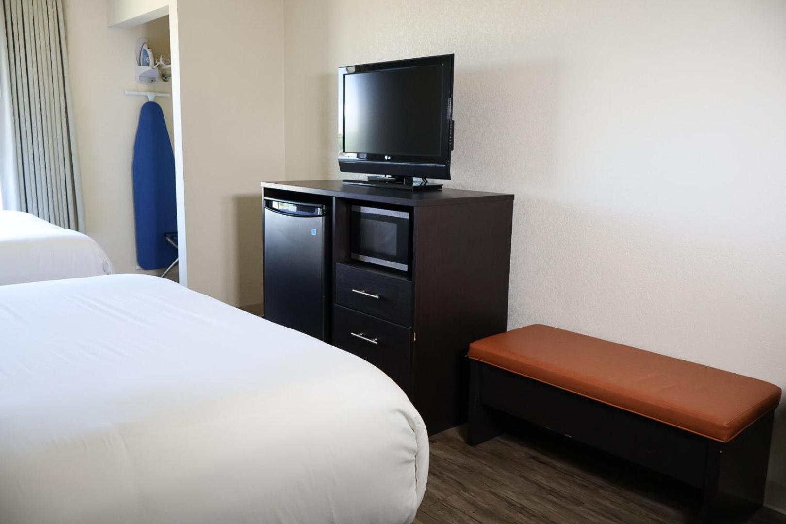 Junior Suite with Two Queen Beds - Photo 5