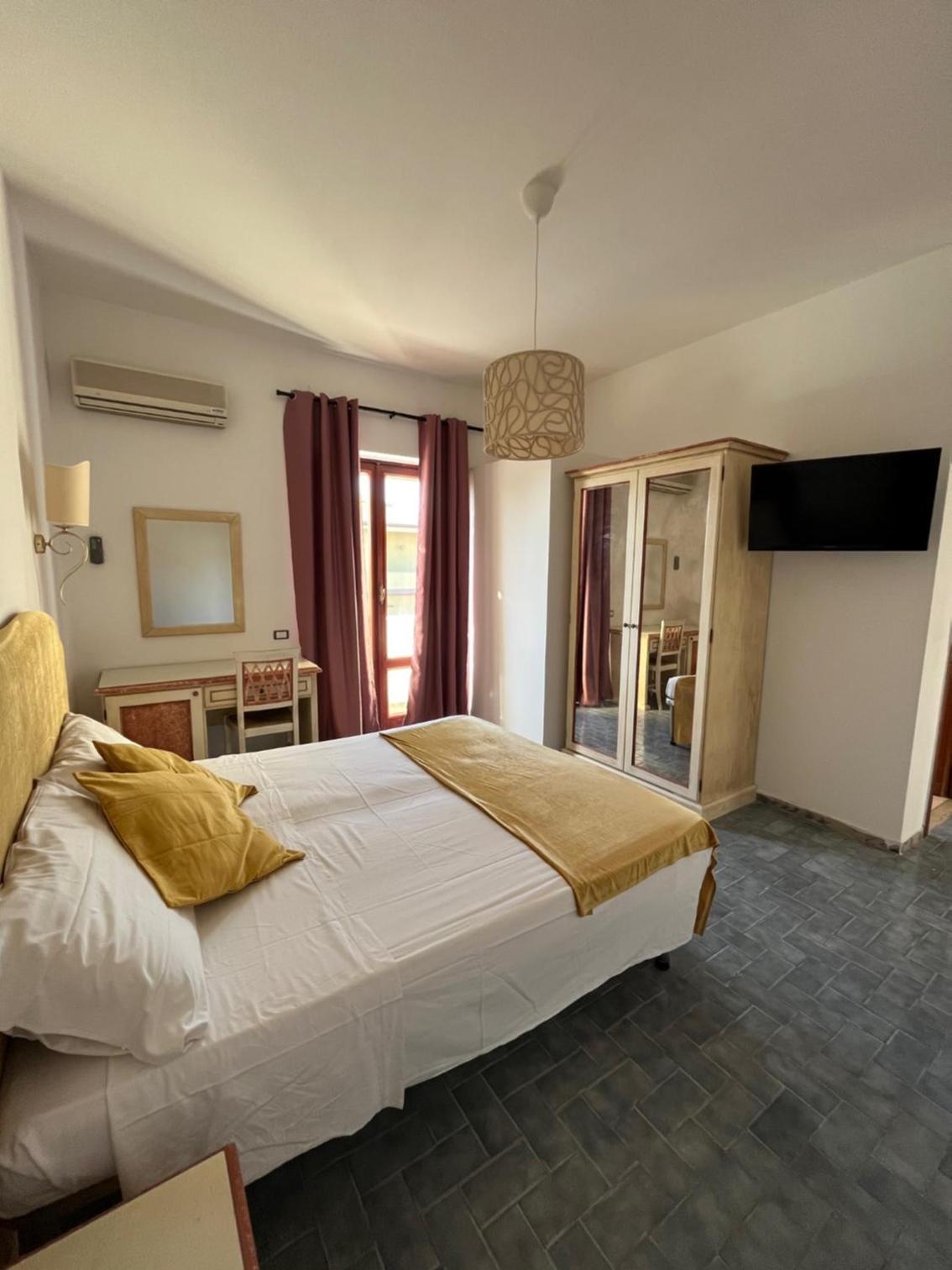 Standard Double or Twin Room photo 2
