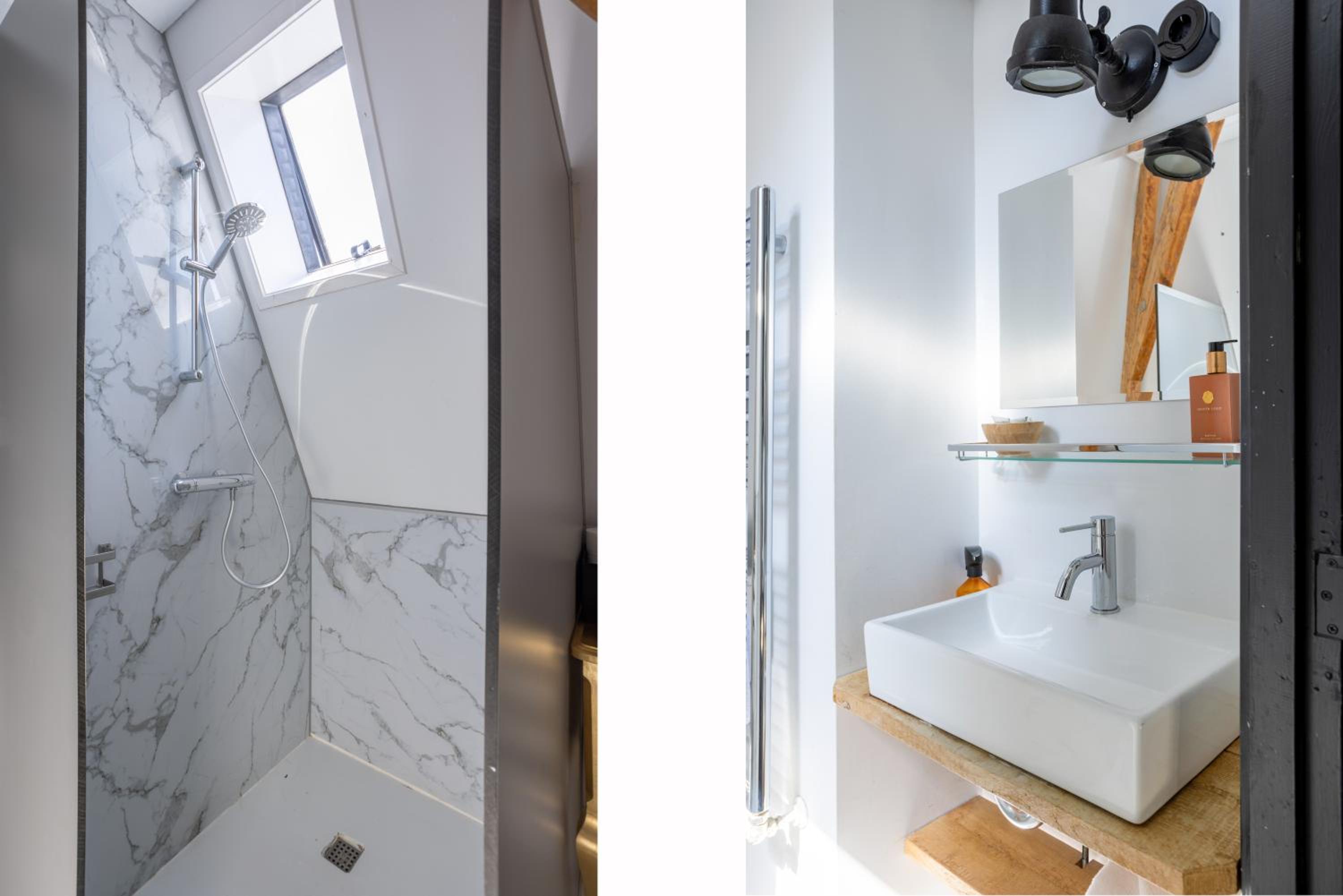 Double Room with Private Bathroom - Photo 18