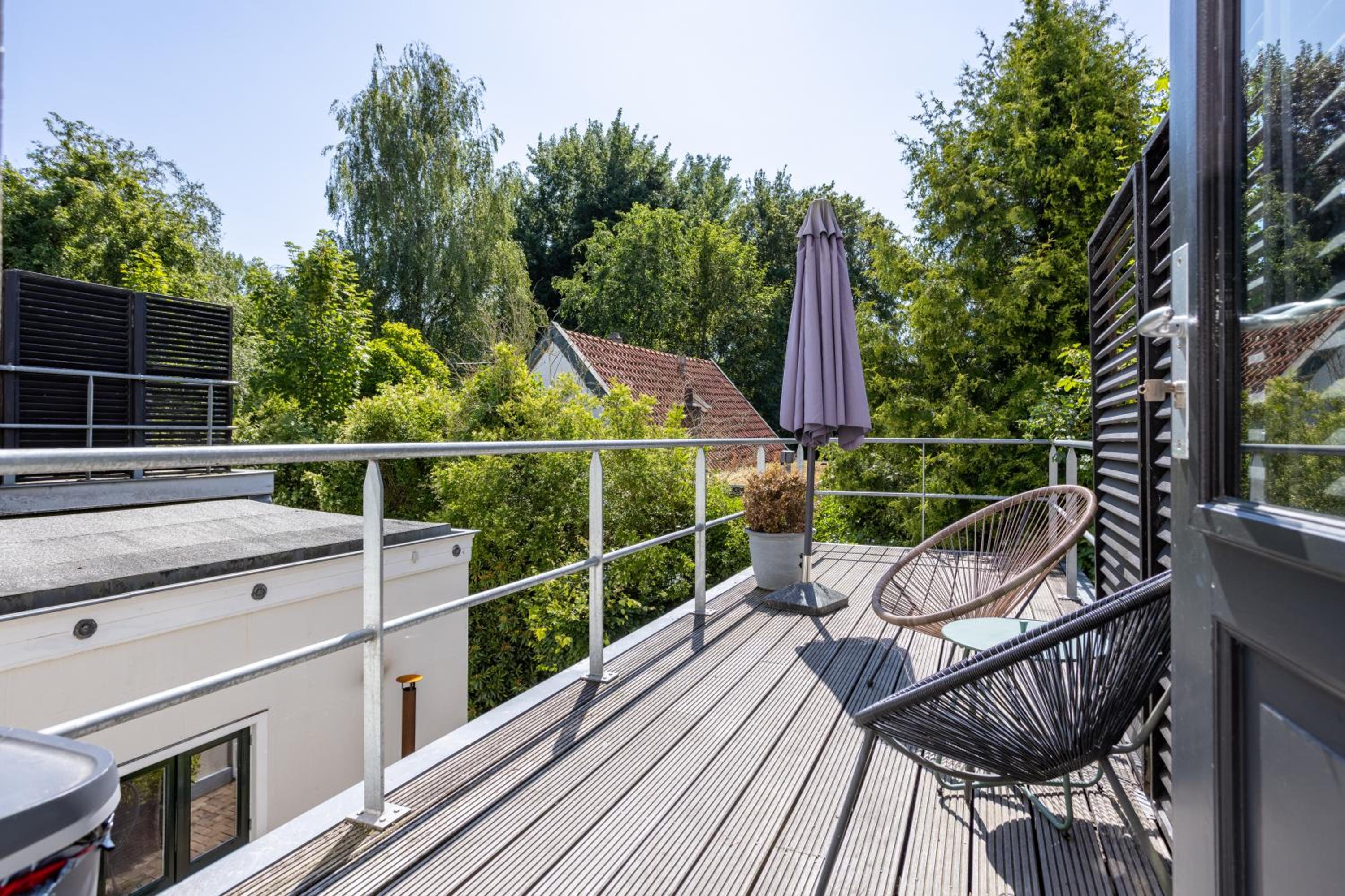 Apartment with Balcony - Photo 3