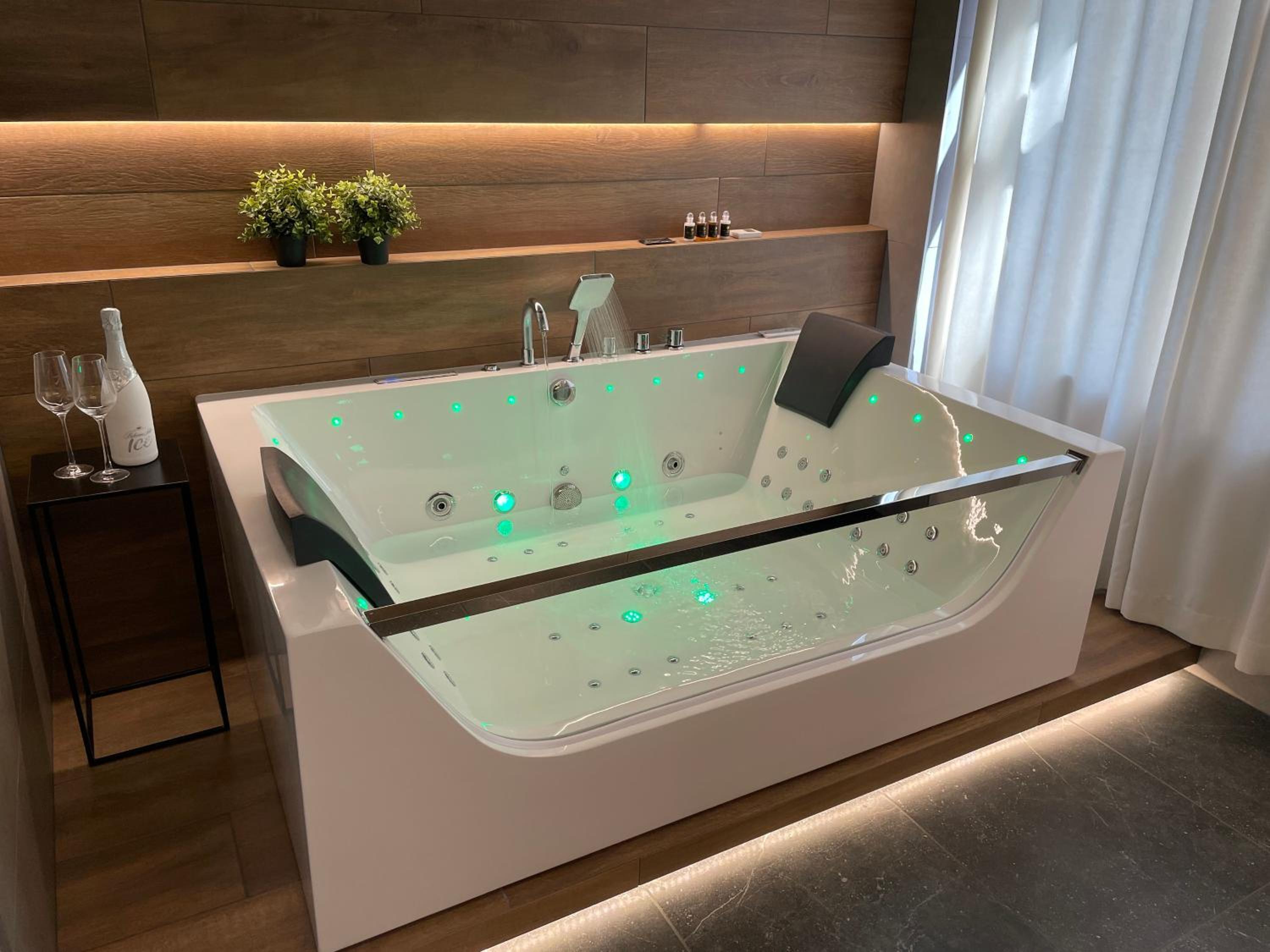 King Room with Spa Bath - Photo 18
