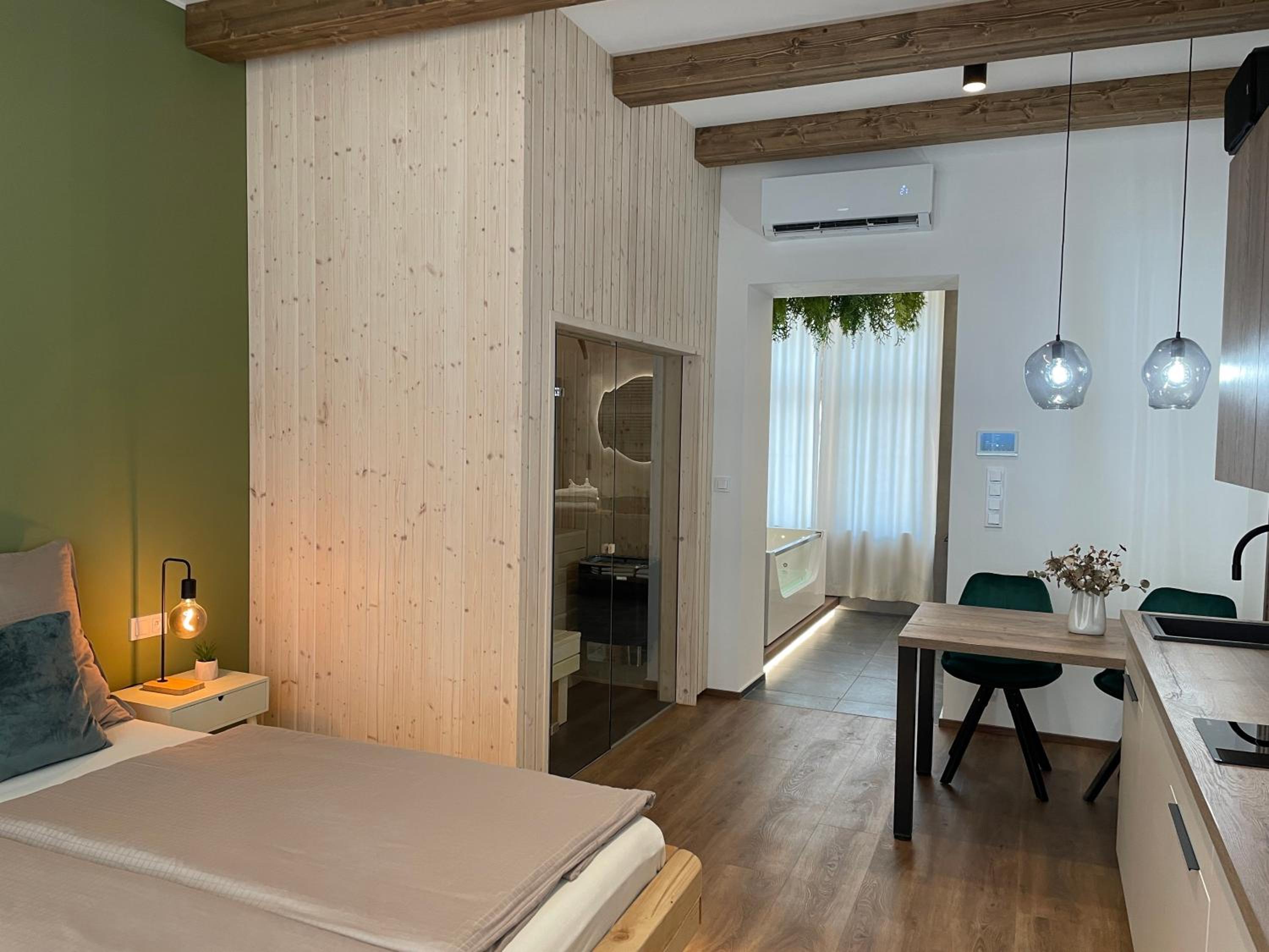 King Room with Spa Bath - Photo 8