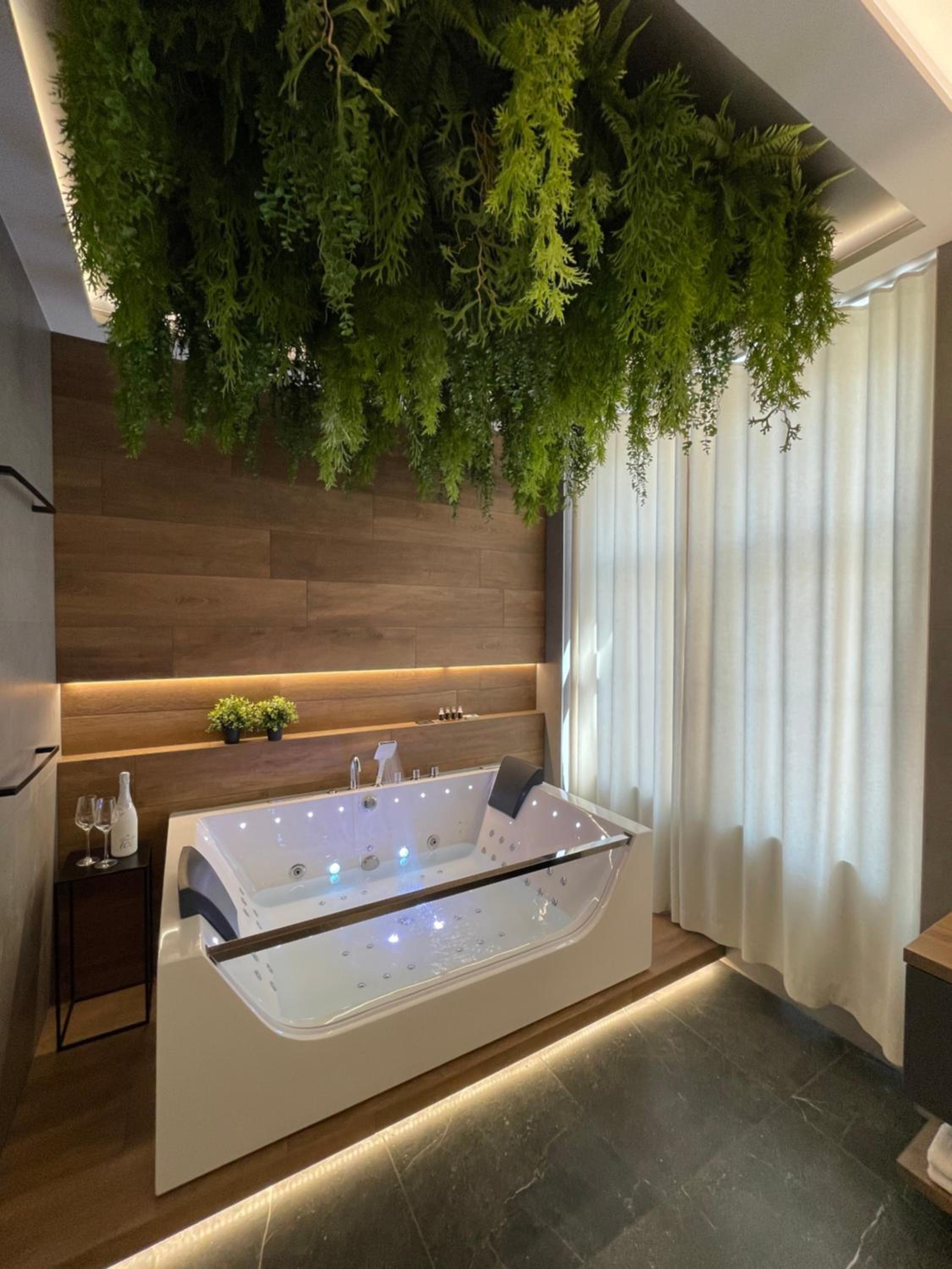 King Room with Spa Bath - Photo 40