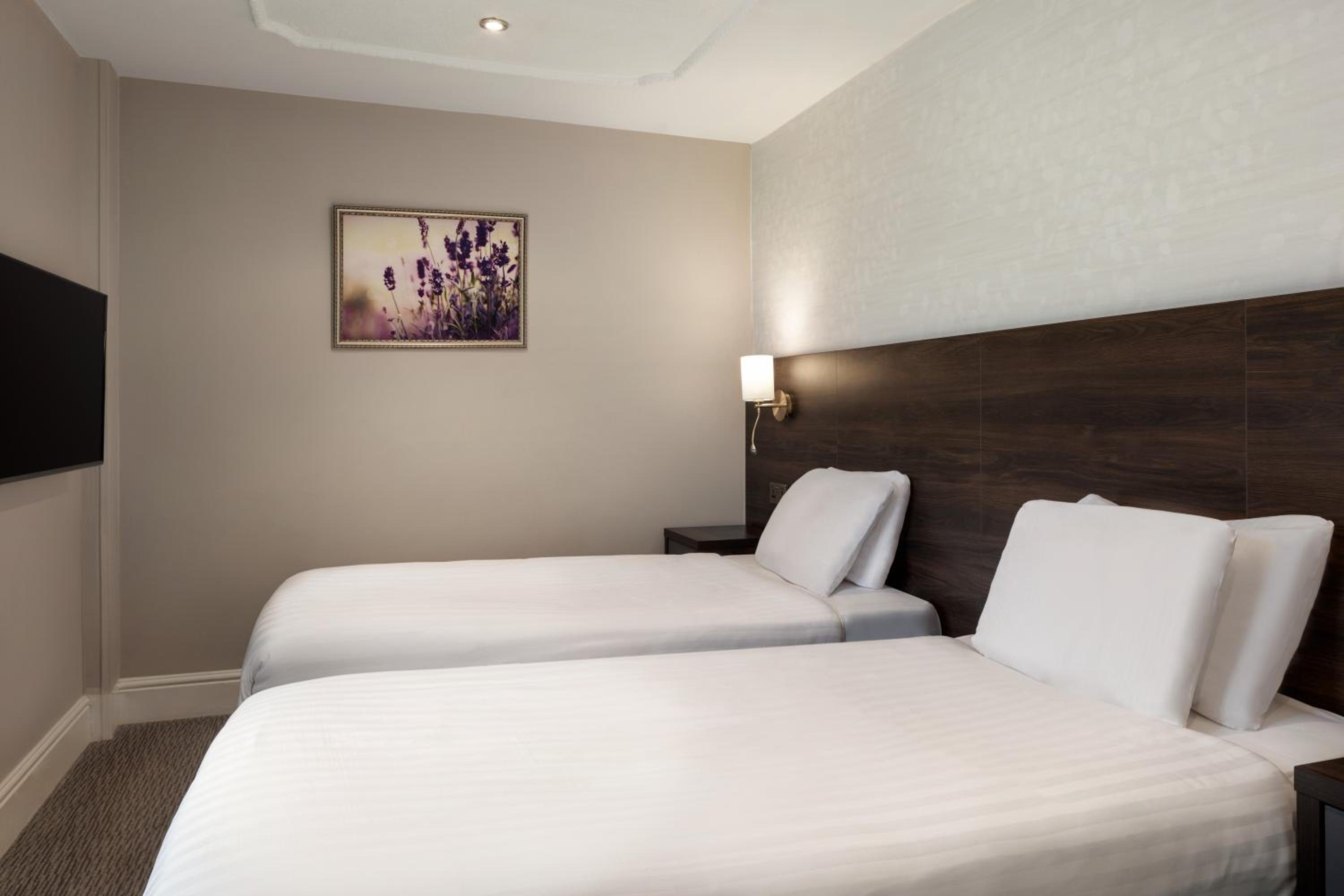 Double Room with 2 Twin Beds - Non-Smoking - Photo 12