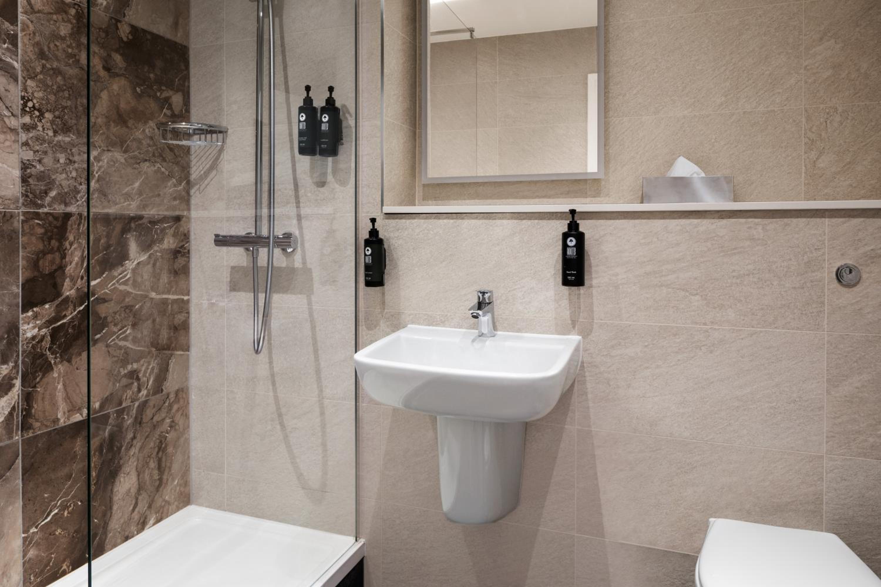 Trafford Suite - Photo 24
