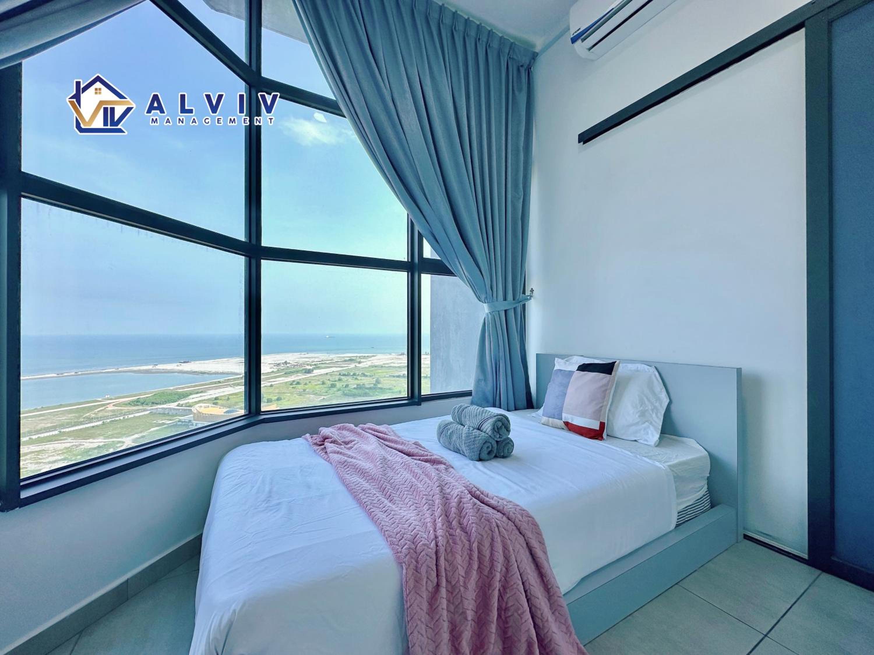 Three-Bedroom Apartment With Sea View - Photo 11