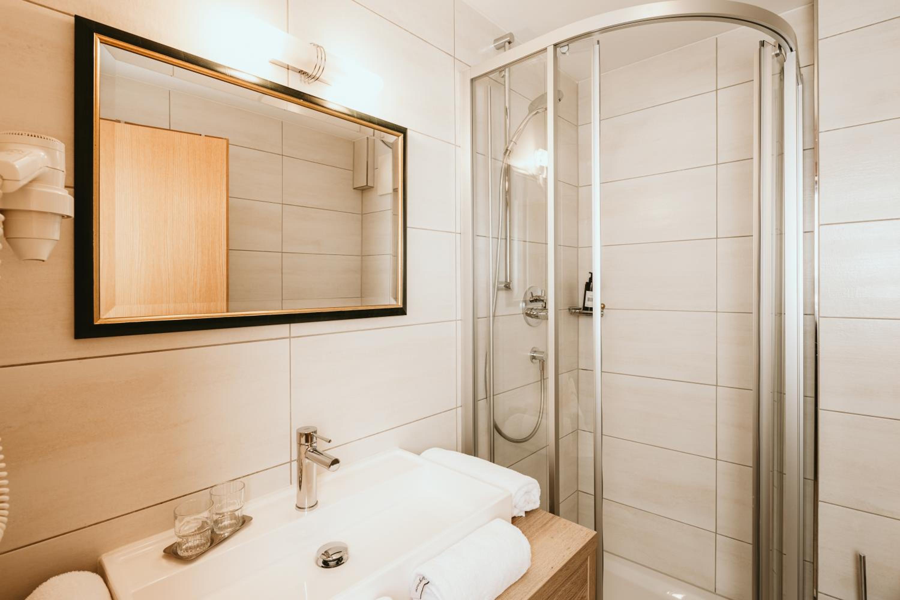 Standard Double Room - Photo 2