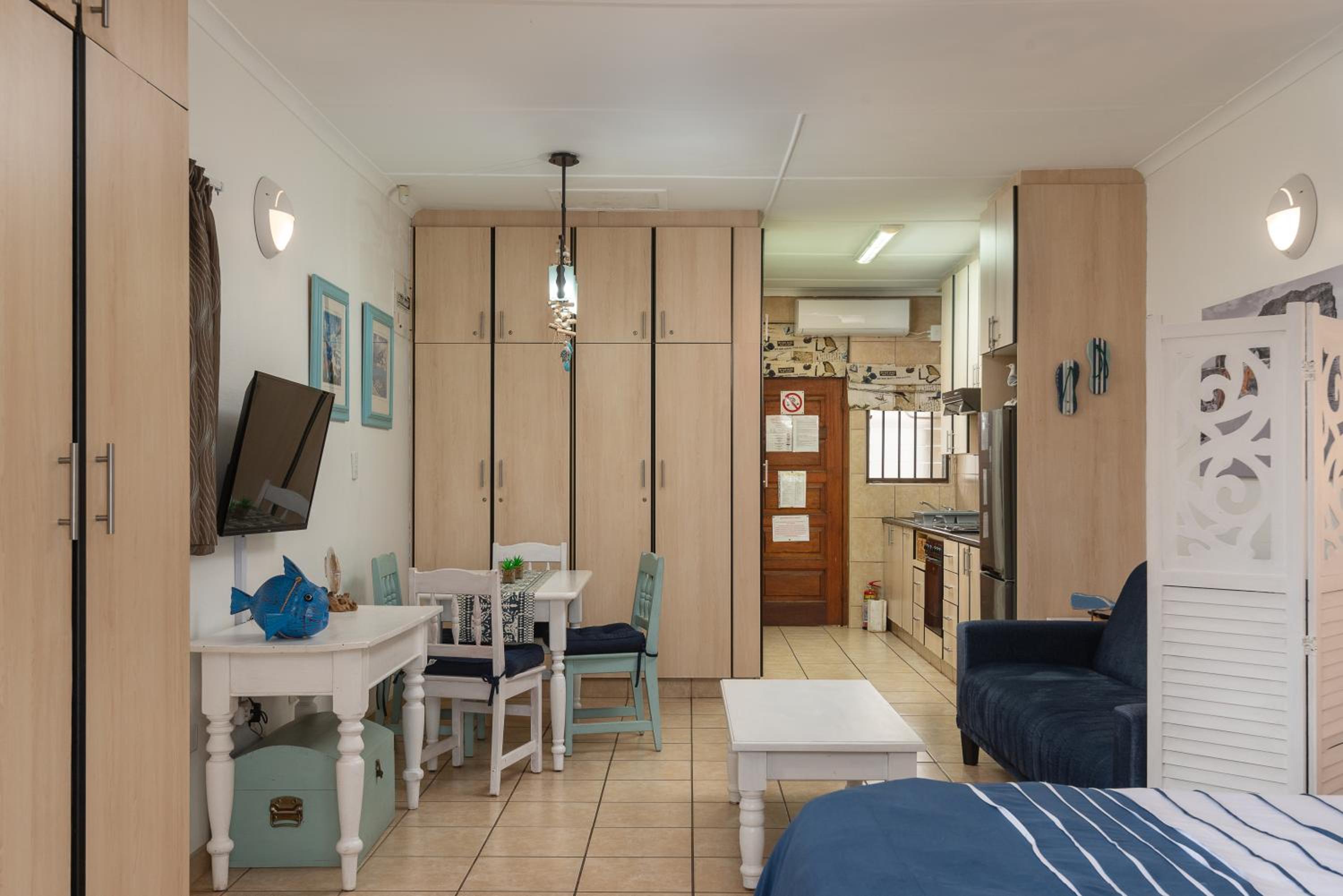 One-Bedroom Apartment photo 1