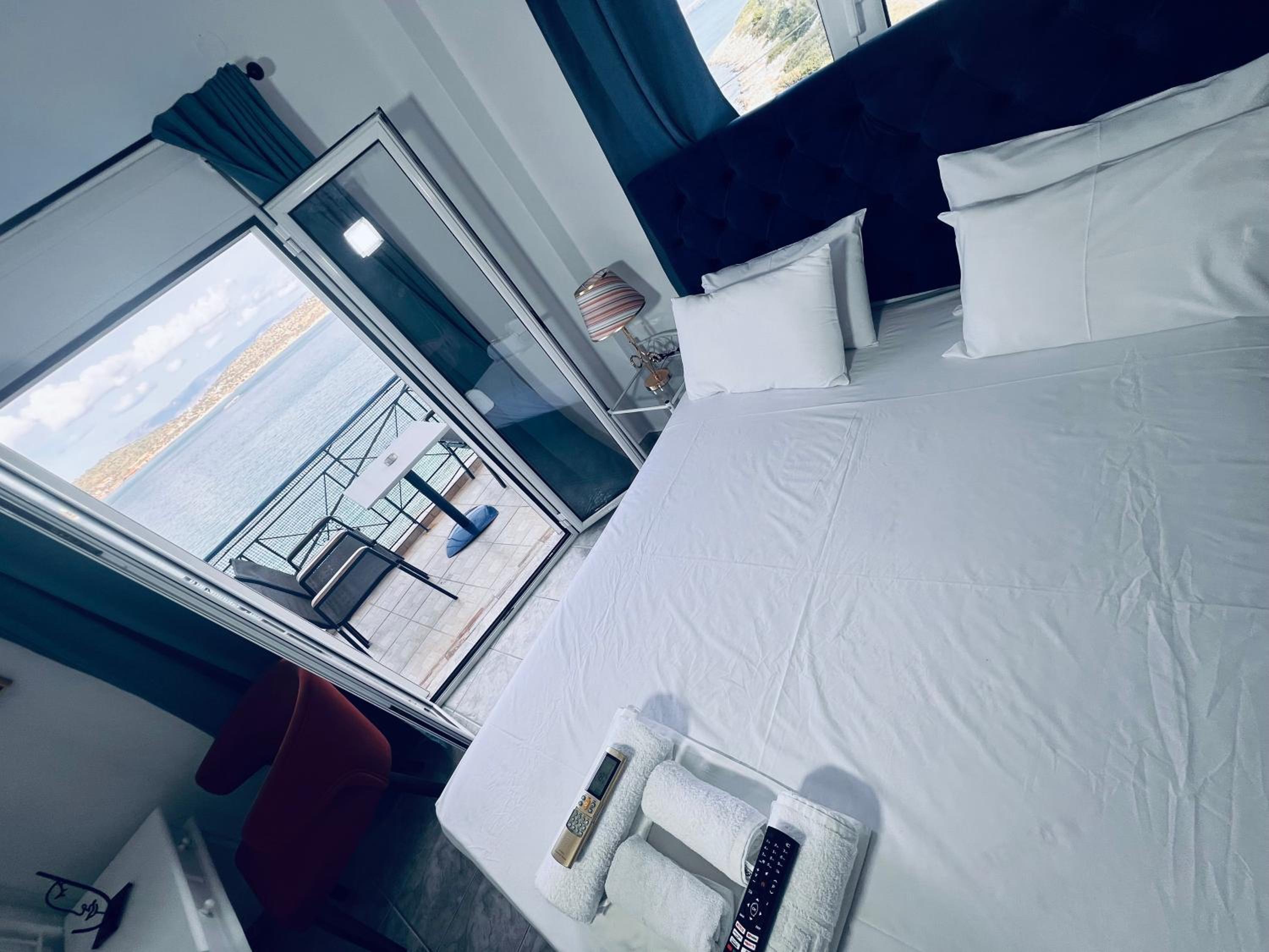 Two-Bedroom Suite with balcony and sea view photo 1