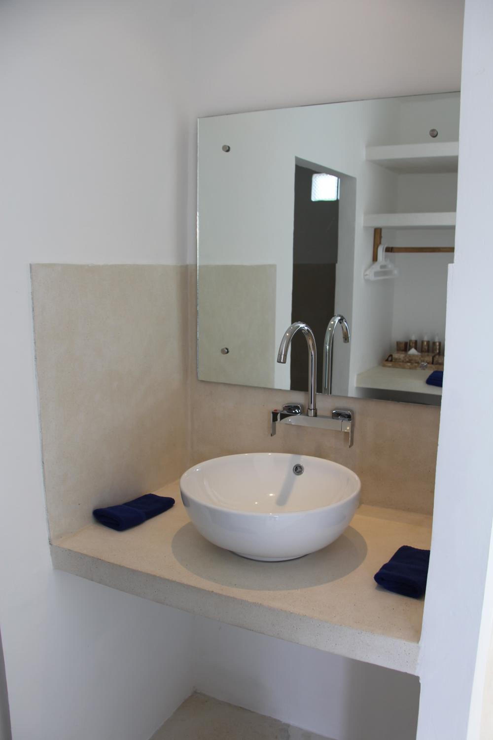 Standard Double Room with Balcony - Photo 2