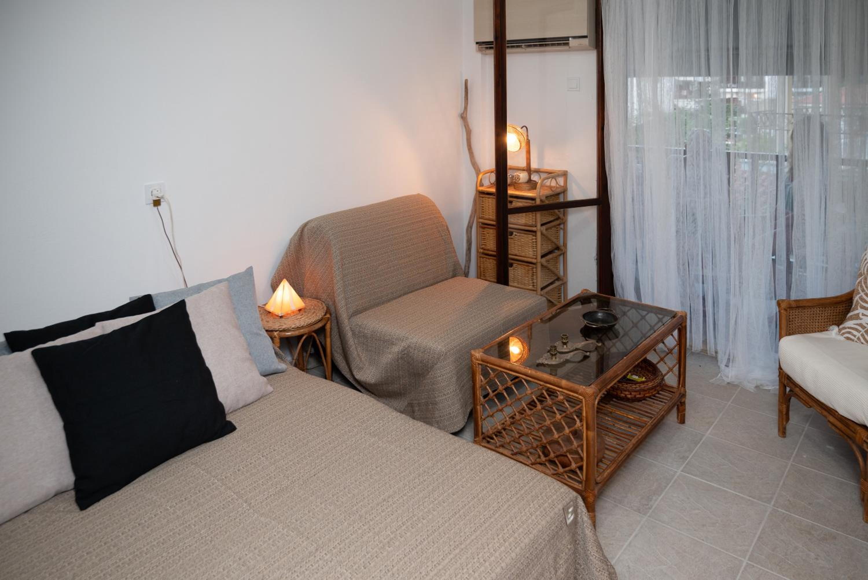 One-Bedroom Apartment photo 2