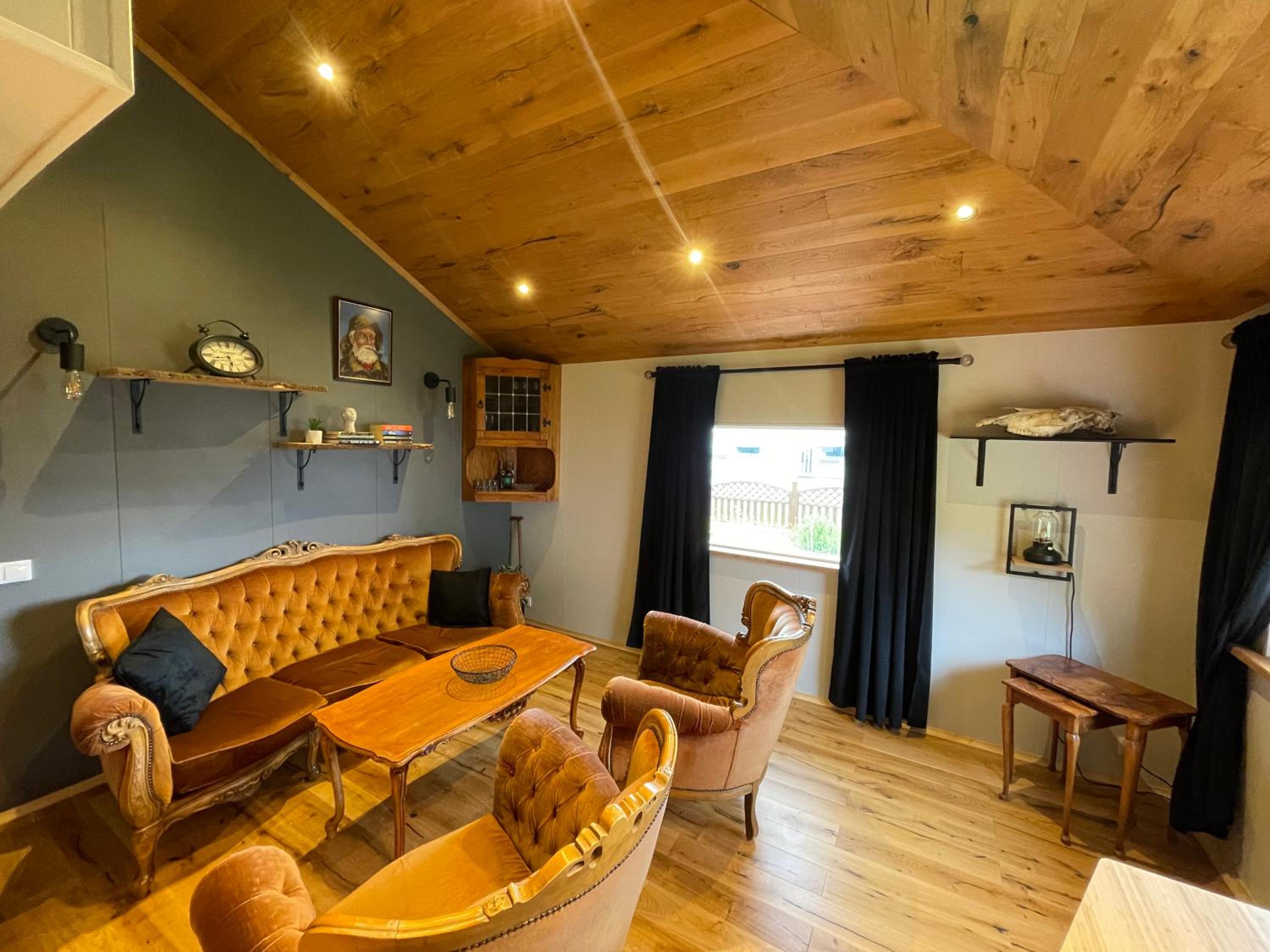 One-Bedroom House photo 1