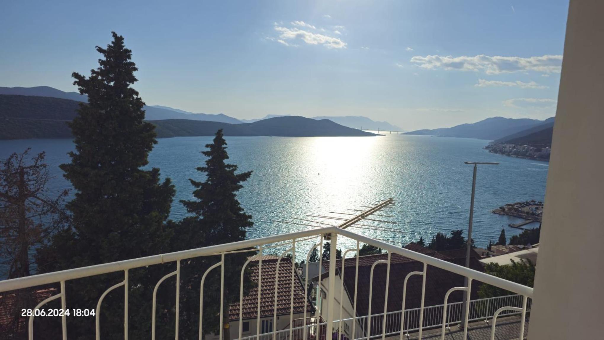Two-Bedroom Apartment With Balcony And Sea View photo 2