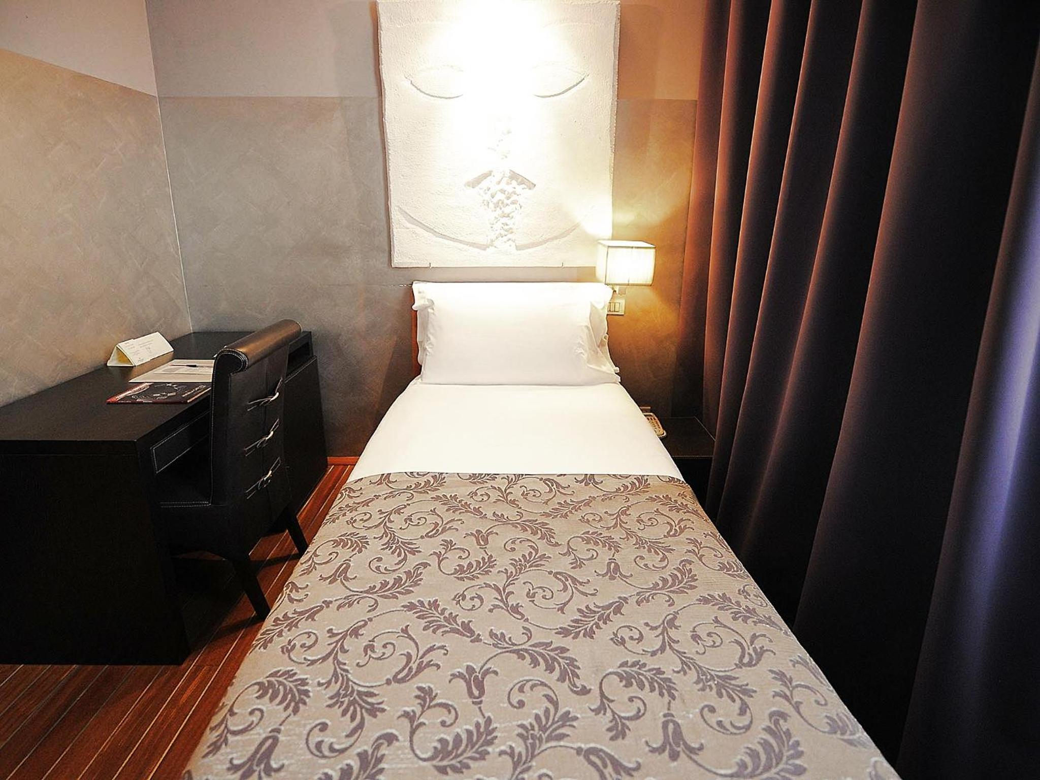Single Room photo 3