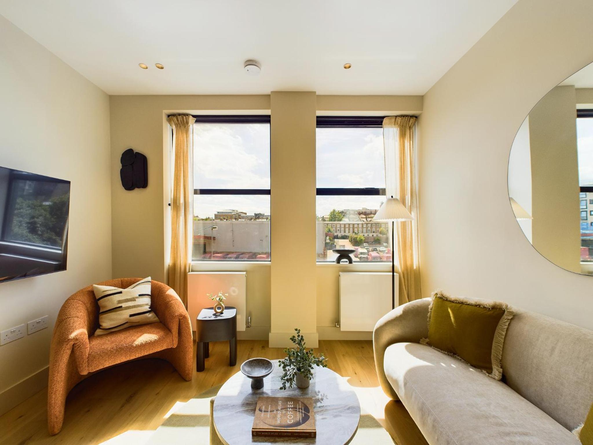 One-Bedroom Apartment photo 1