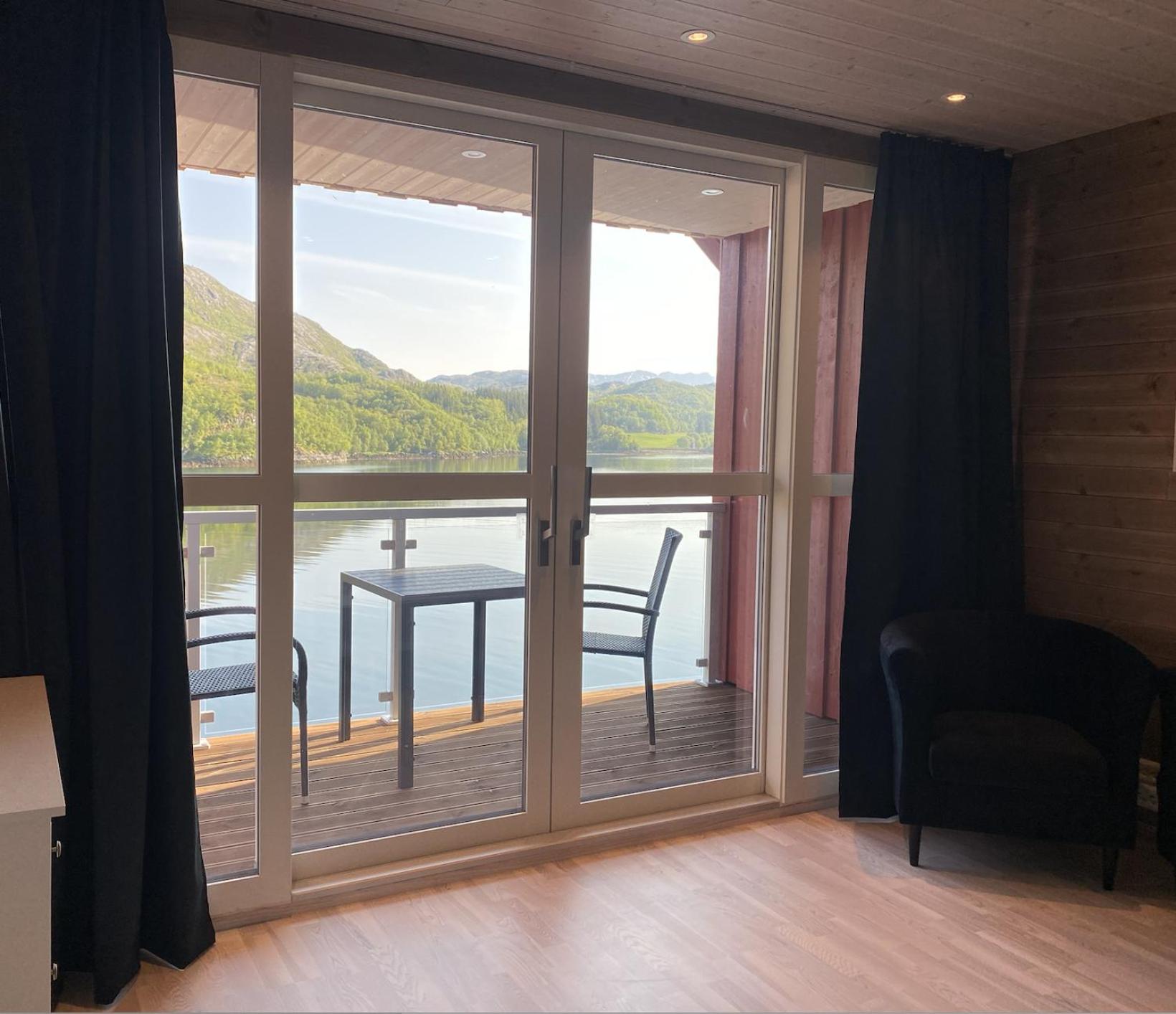 Deluxe Double Room with Balcony and Sea View - Photo 3