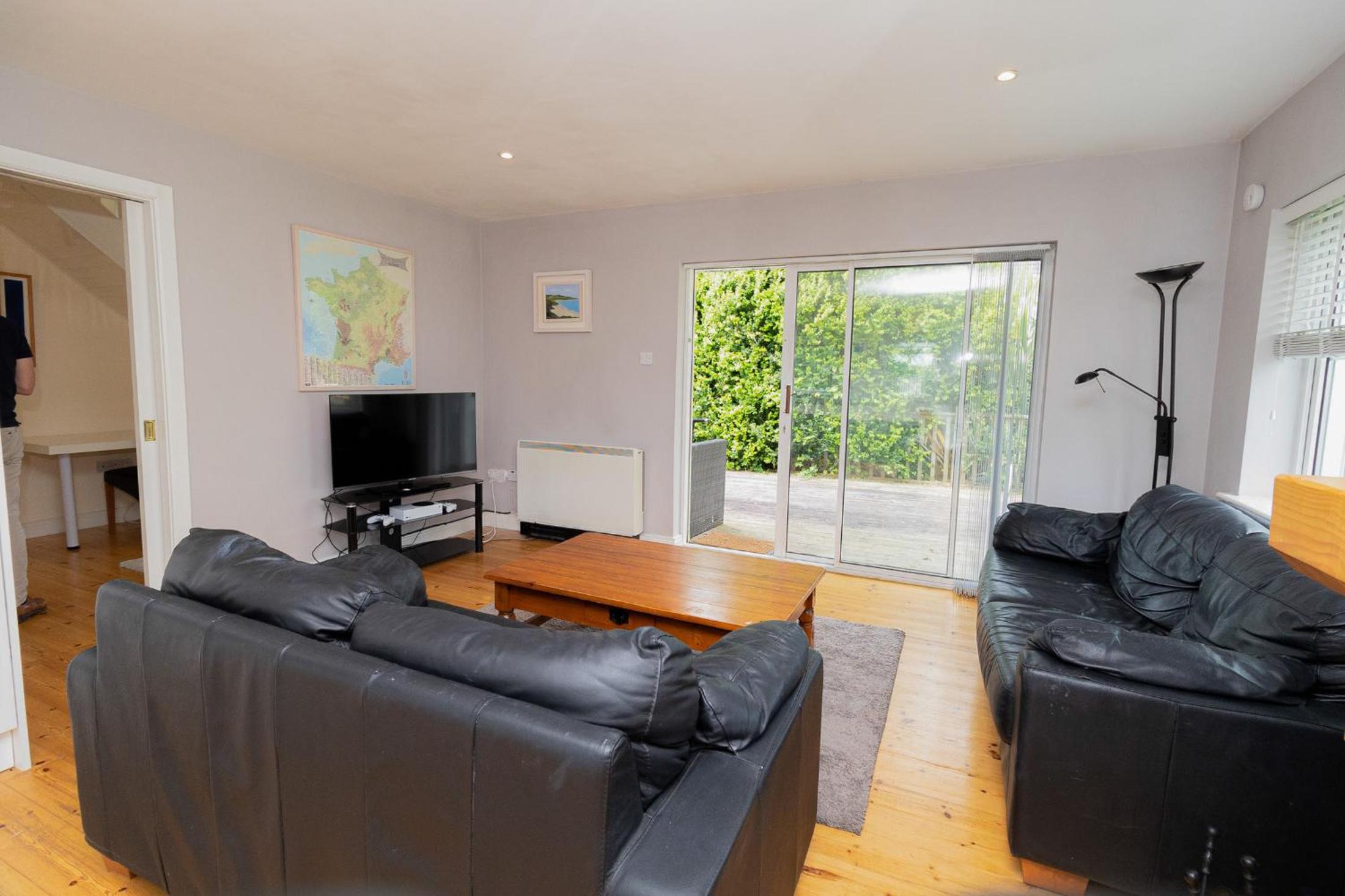 Four-Bedroom House photo 3