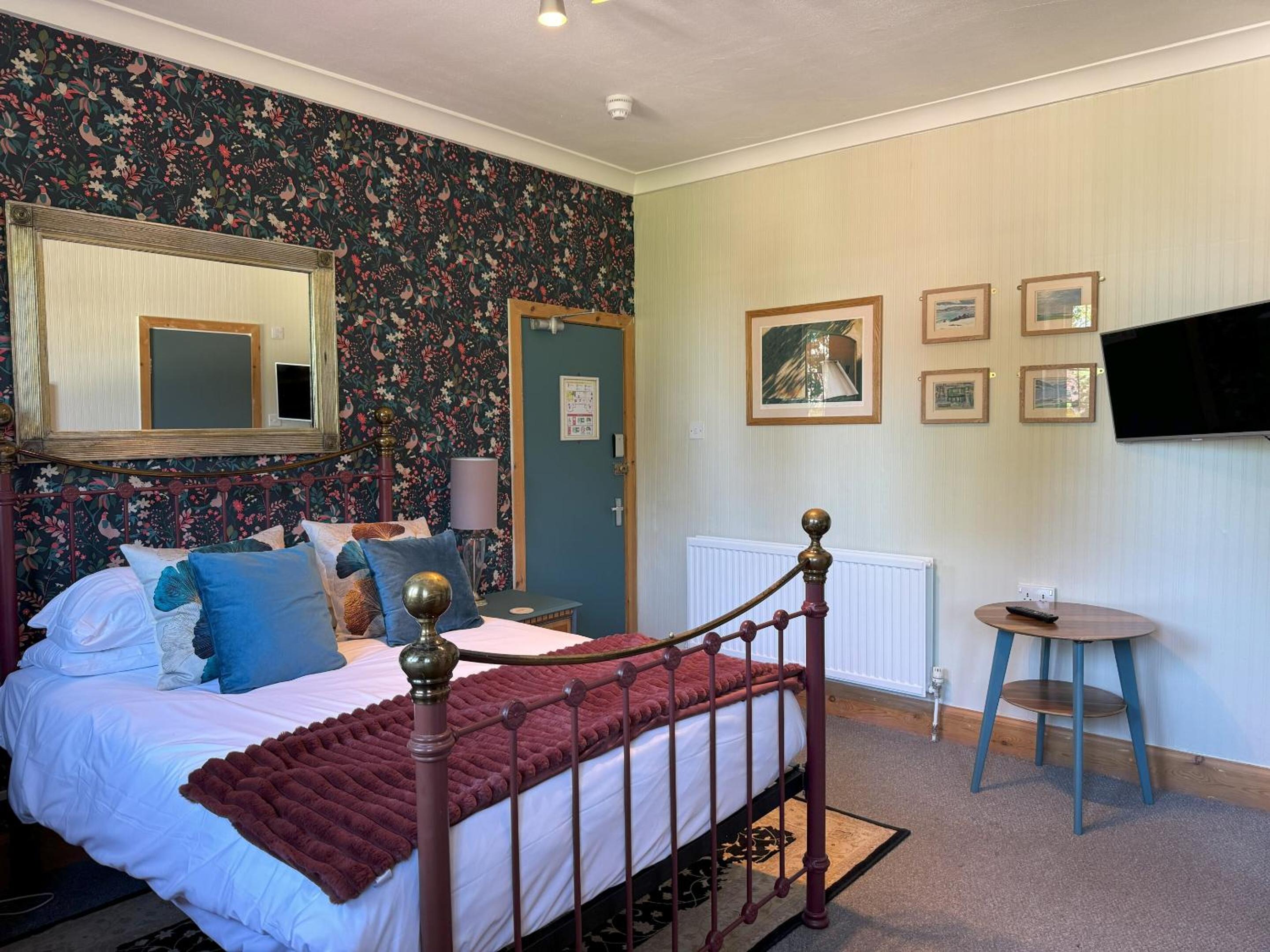 Standard Double Room - Photo 8