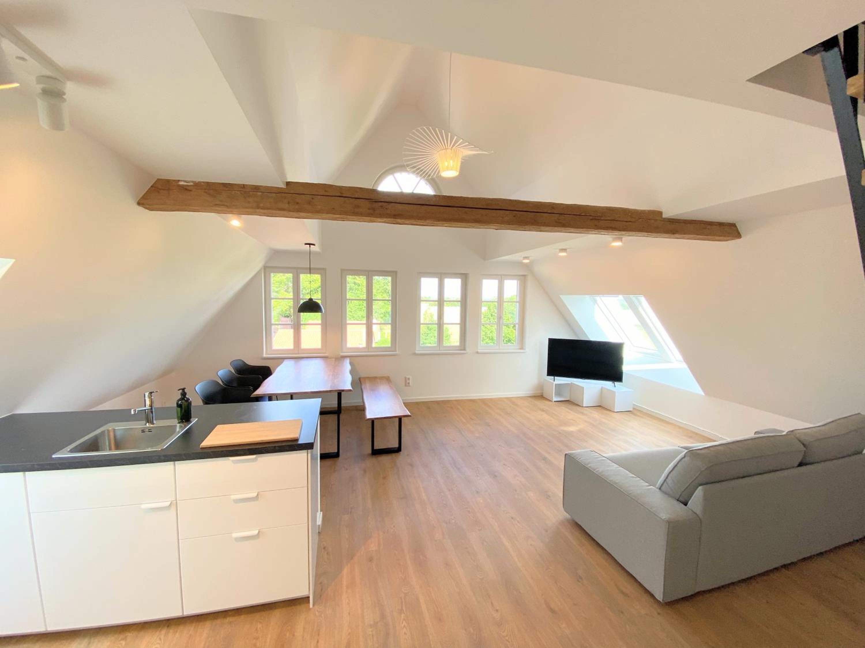 Three-Bedroom Apartment with View photo 2