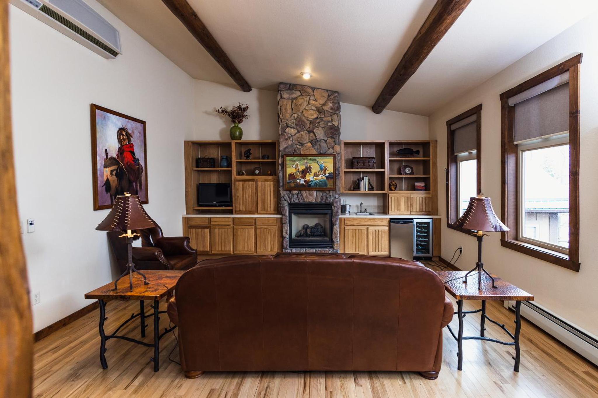 Superior King Suite - Photo 8