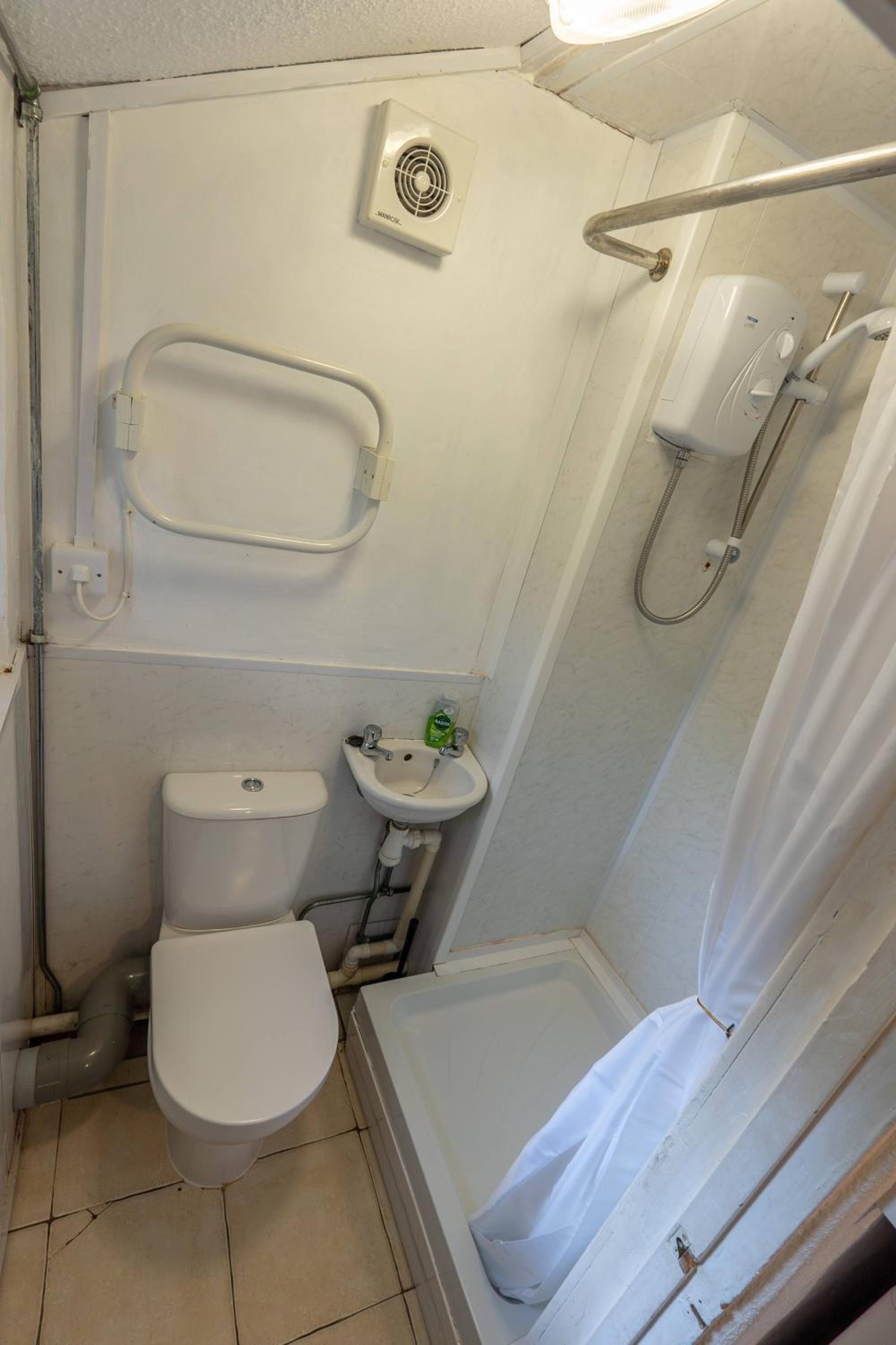 Seven-Bedroom House photo 3