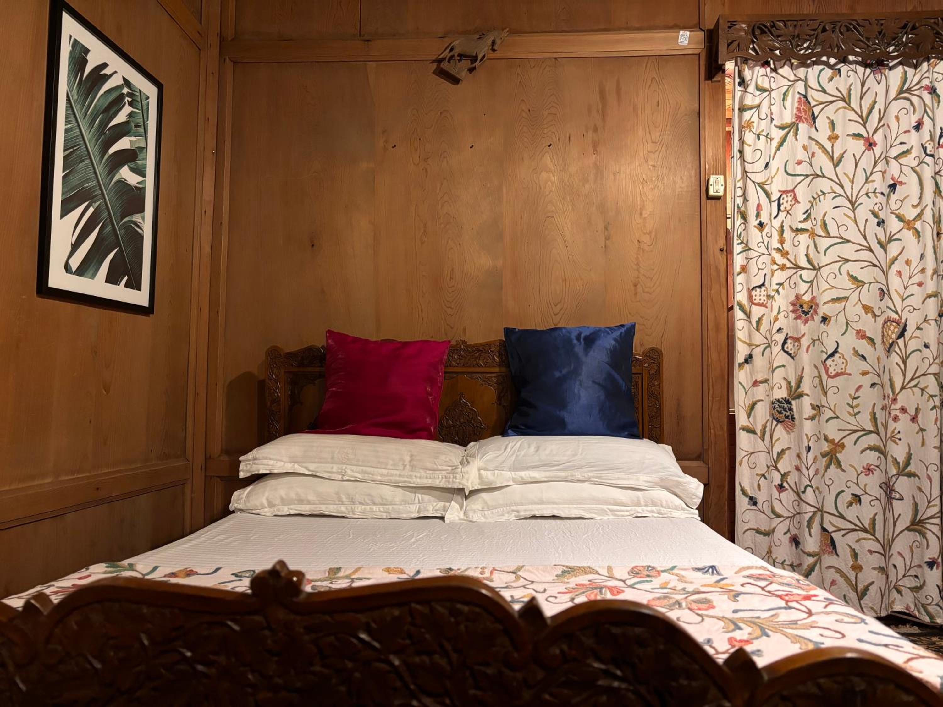 Deluxe Family Suite photo 1