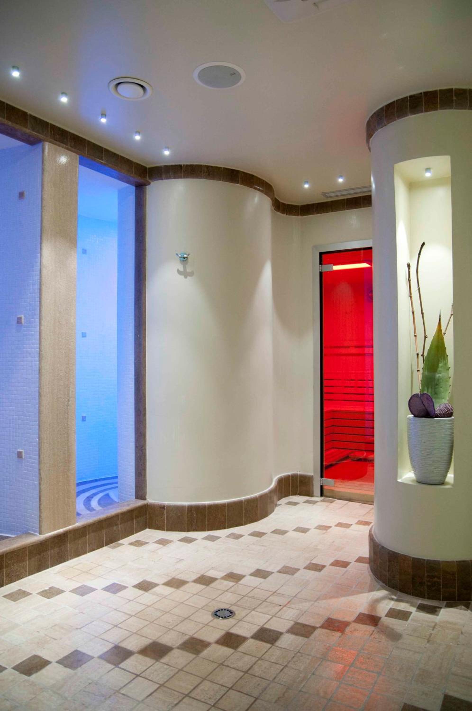 Prestige King Room with Spa Package - Photo 3