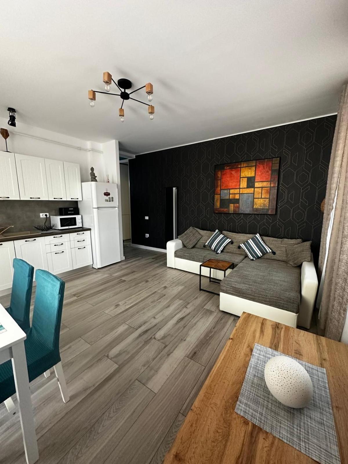 One-Bedroom Apartment photo 1