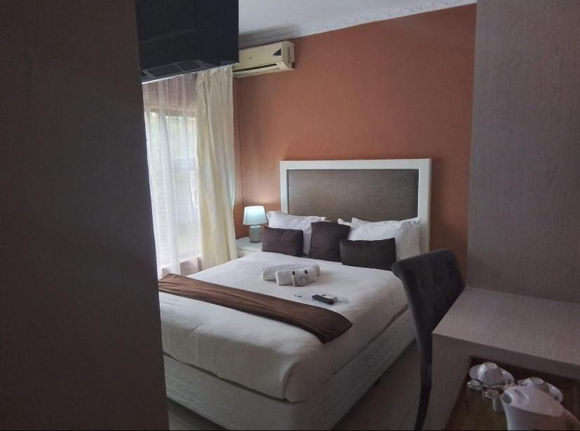 Double Room - Photo 2