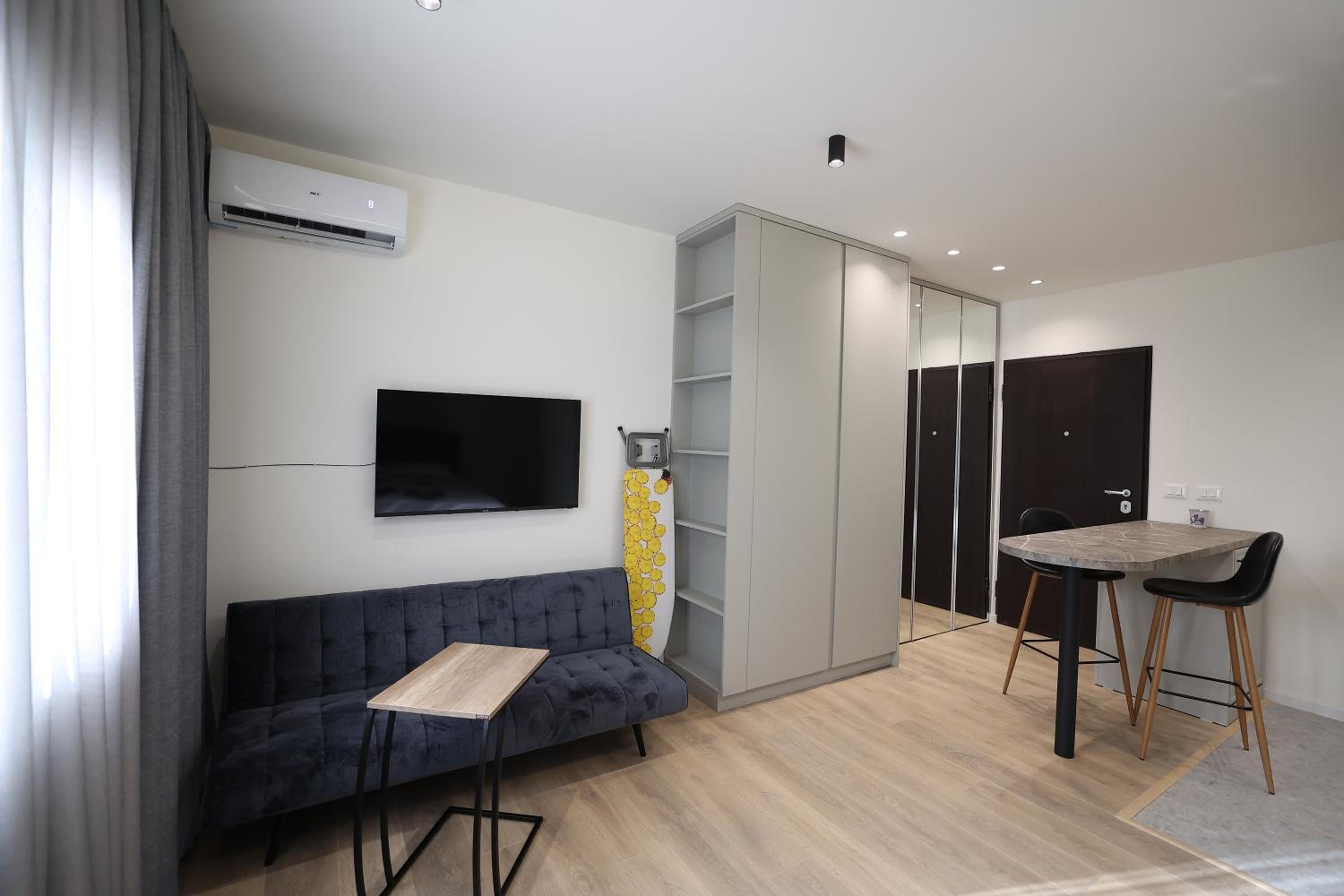 Deluxe Studio