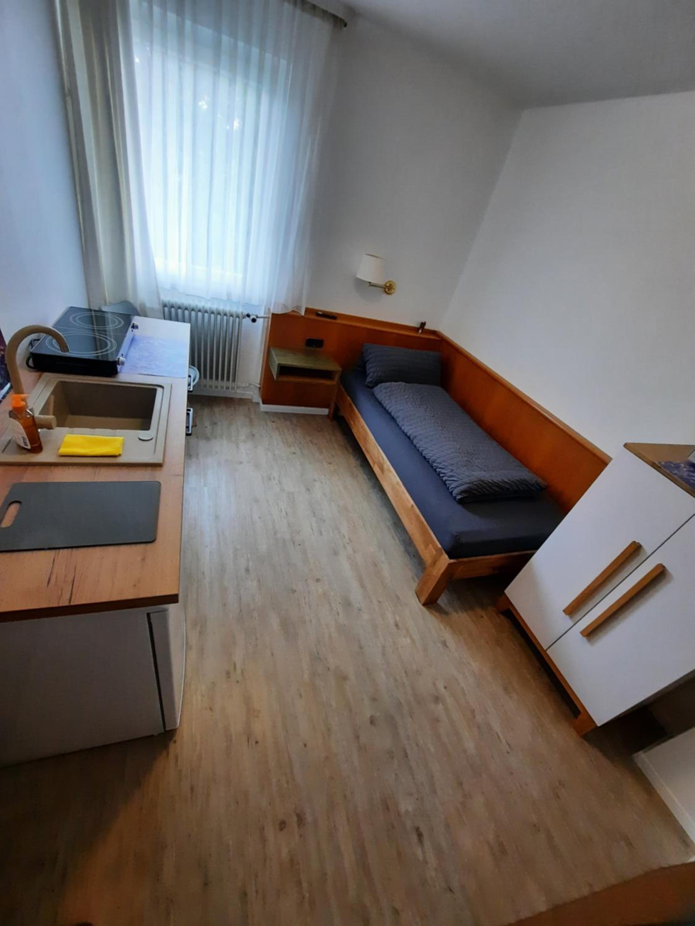 Single Room with Private Bathroom photo 2