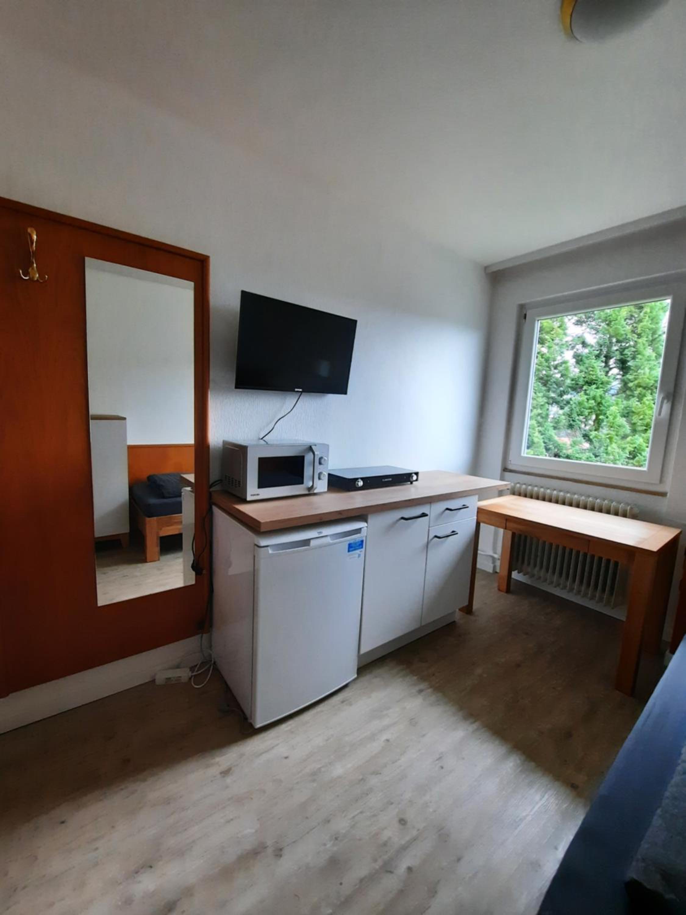 Single Room with Private Bathroom photo 2