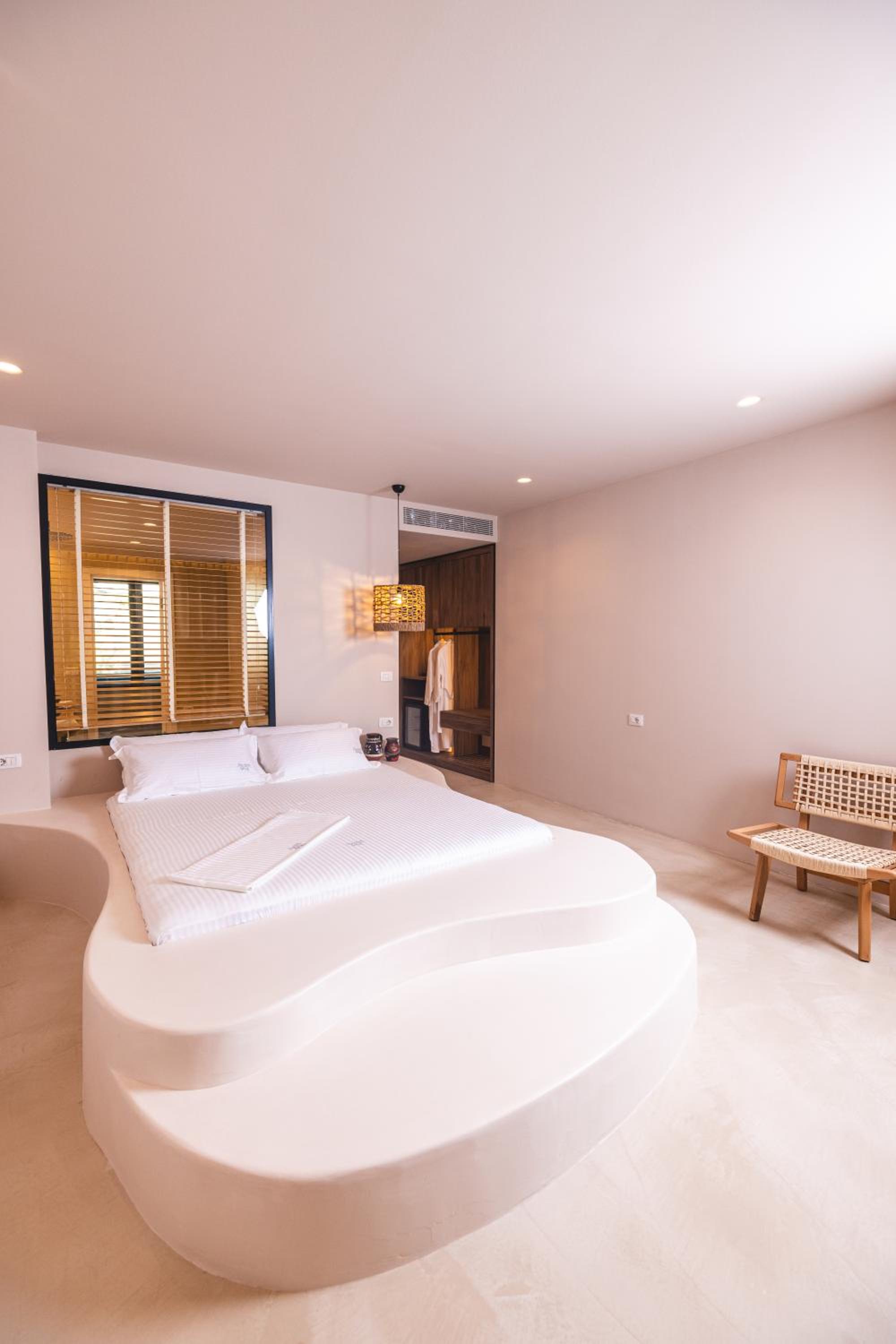 Deluxe Double Room with Balcony and Sea View