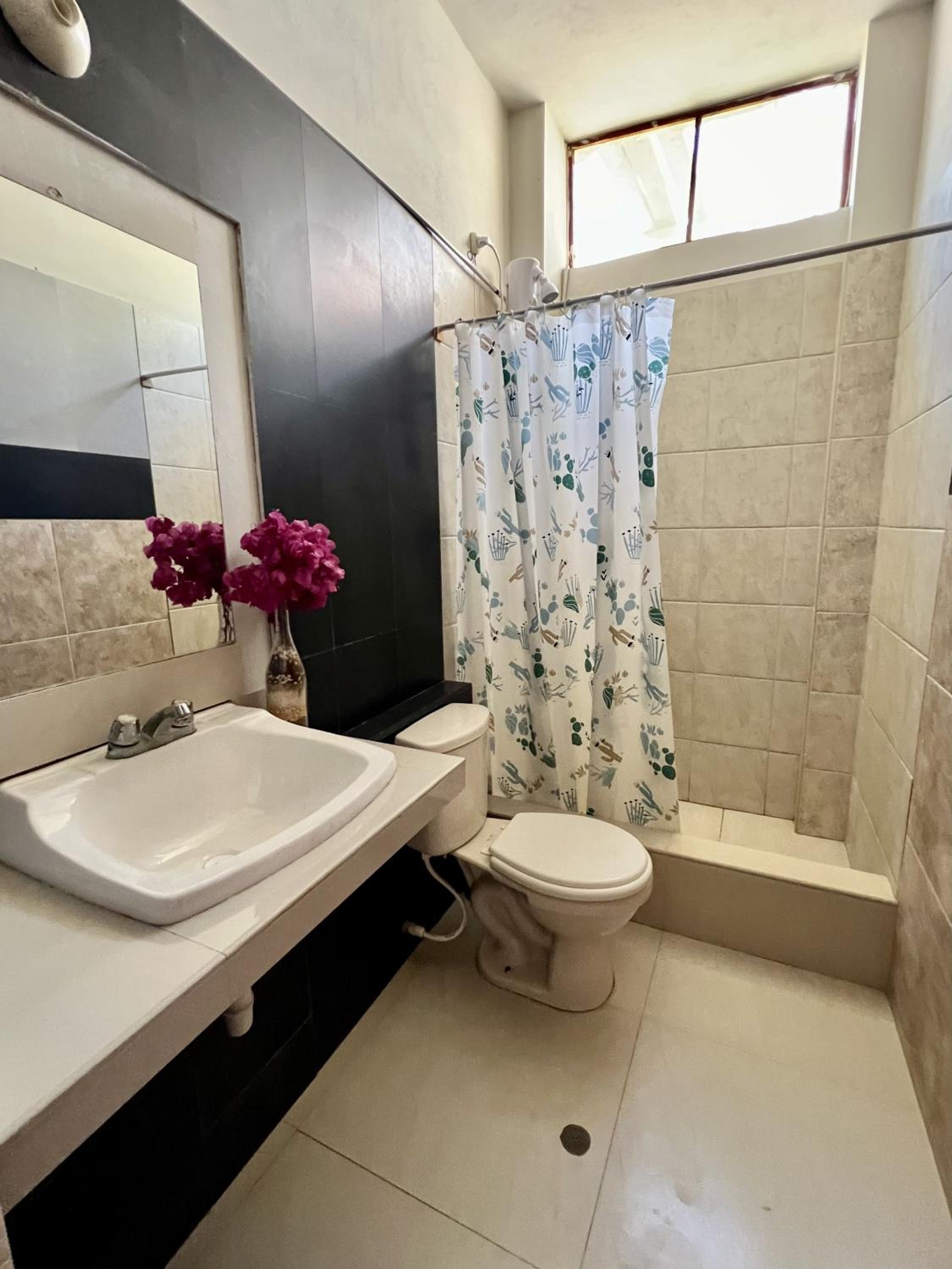 Family Room with Private Bathroom photo 3