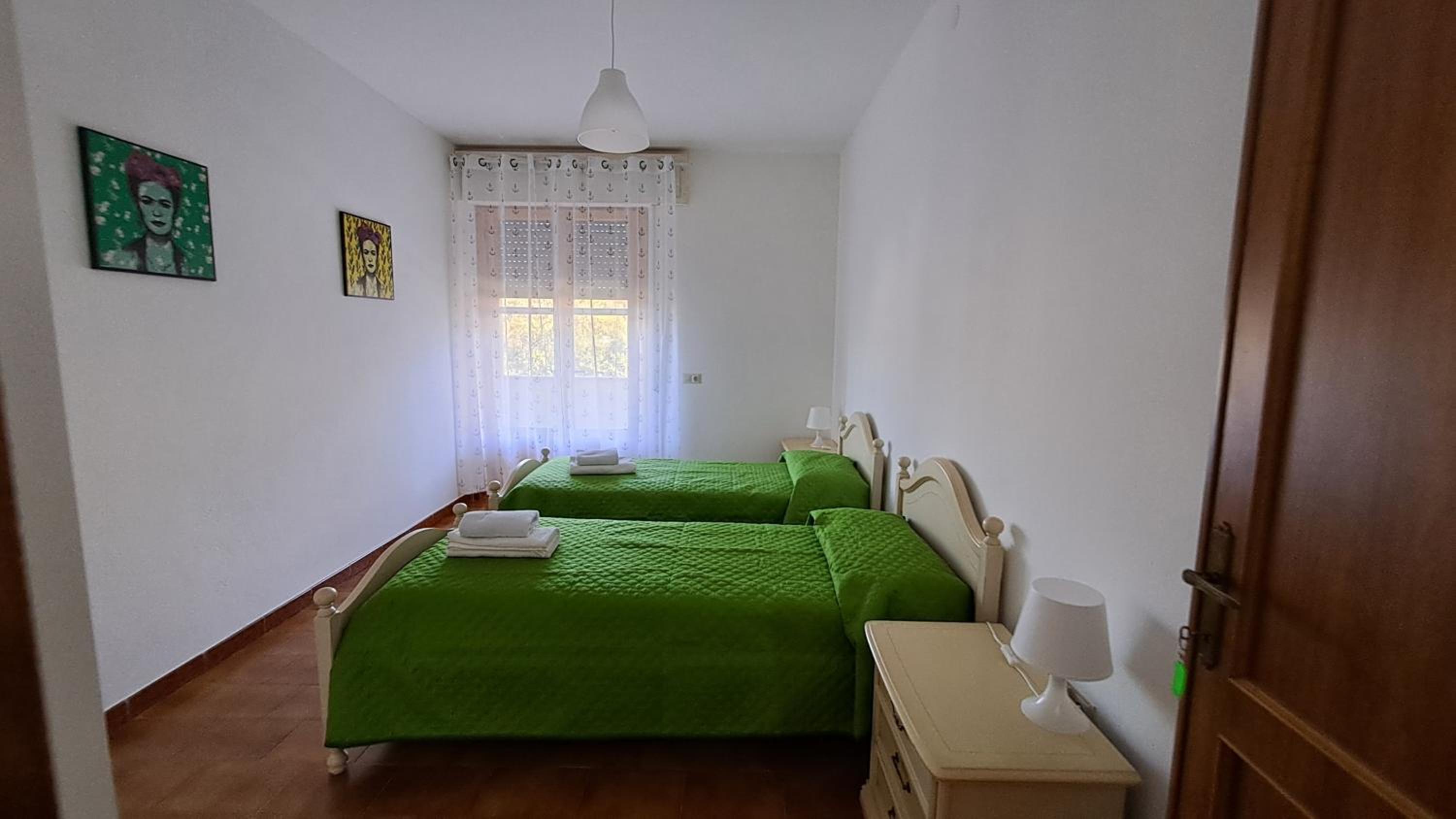 Two-Bedroom Apartment with Balcony and Sea View photo 3