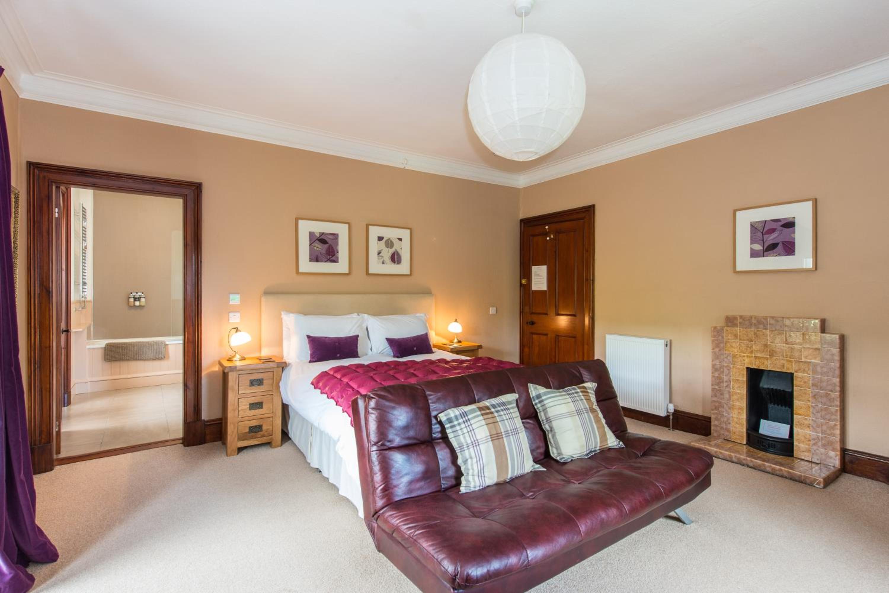 Superior King Room - Photo 3
