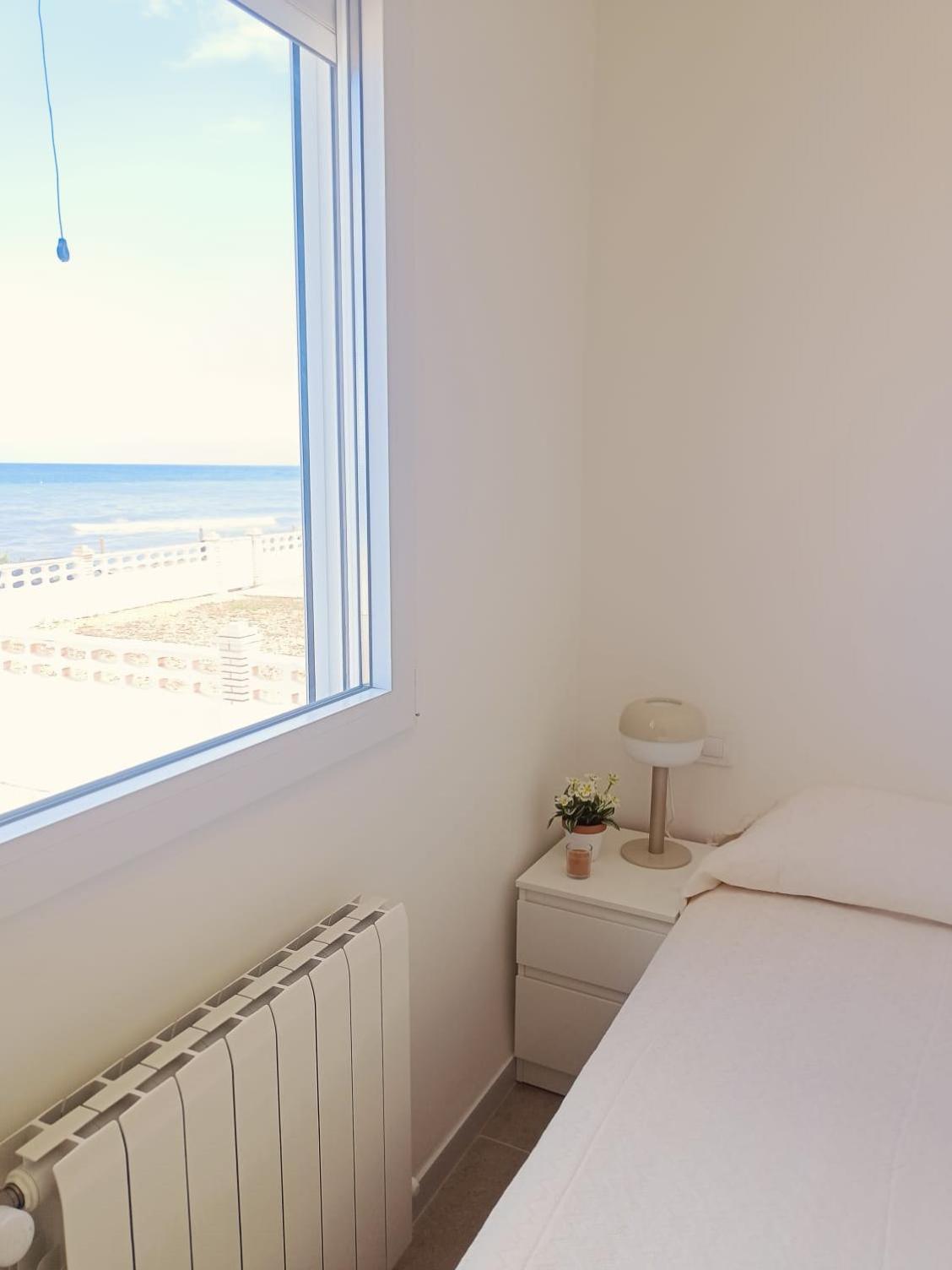 Apartamento de tres habitaciones con vista al mar