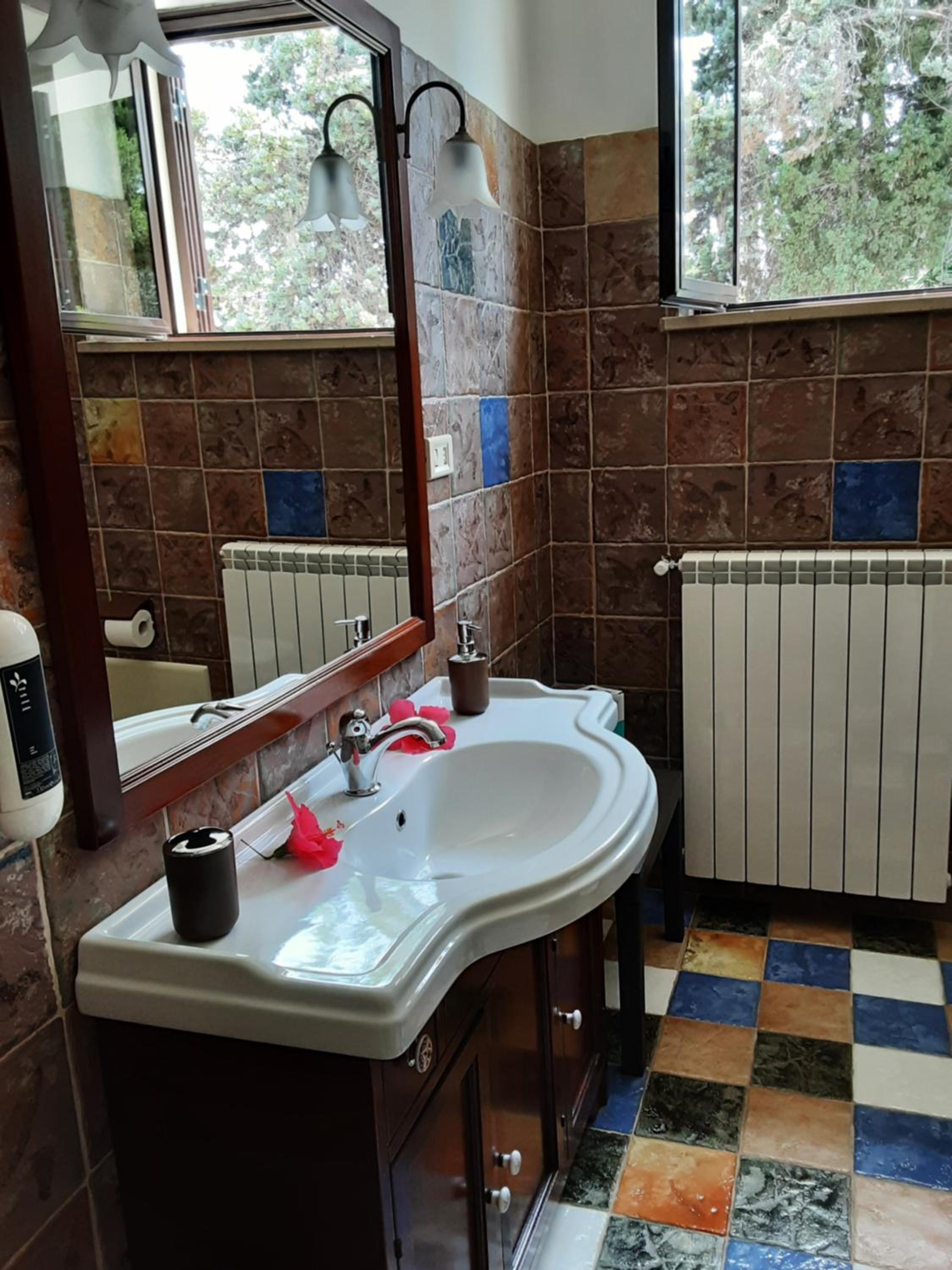 Deluxe King Suite photo 2
