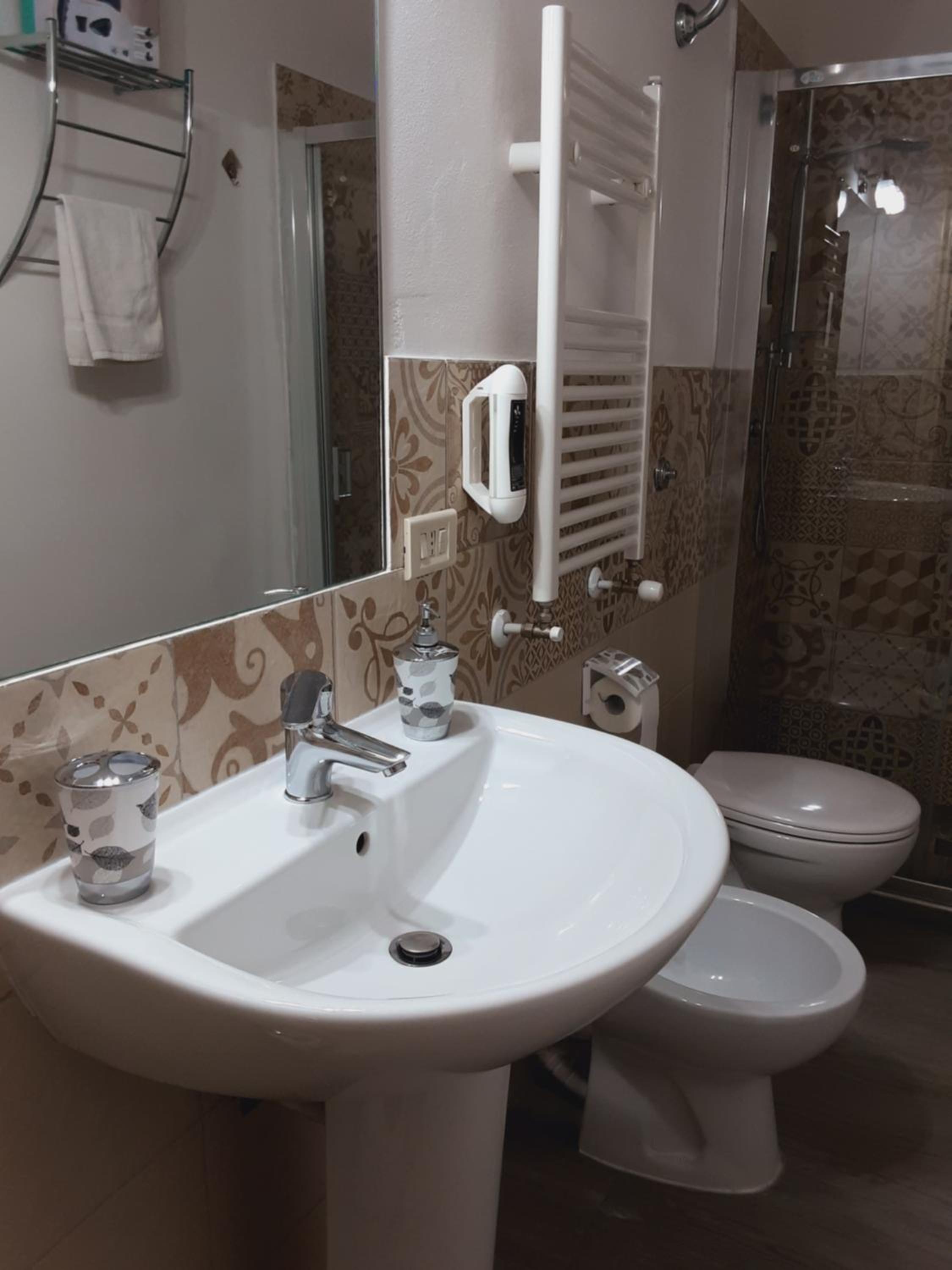 Double Room with Private Bathroom photo 3
