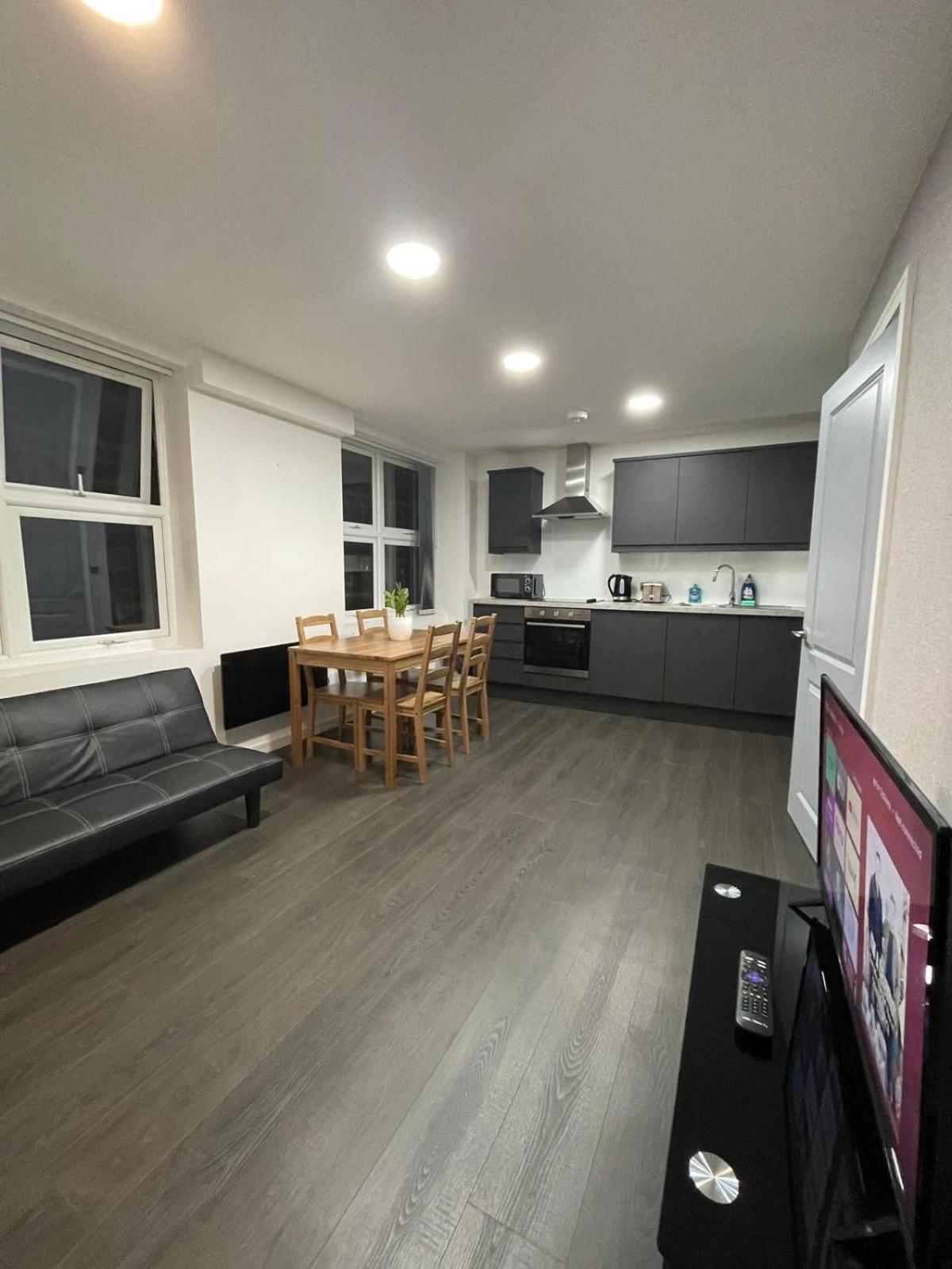 One-Bedroom Apartment photo 3