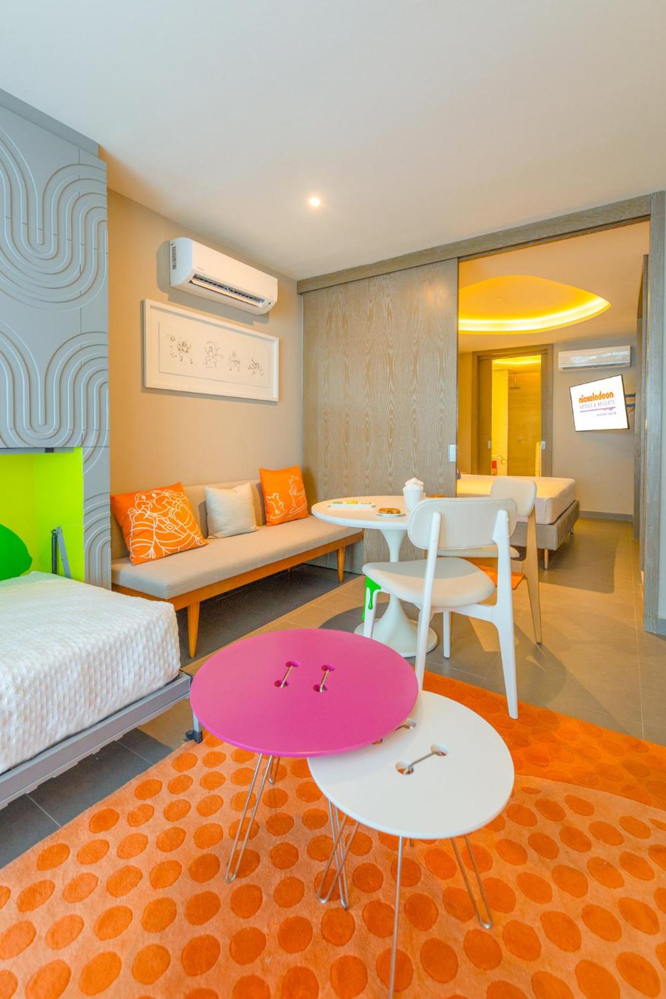 Penthouse Swim-Up Oceanfront King Suite thumbnail 5